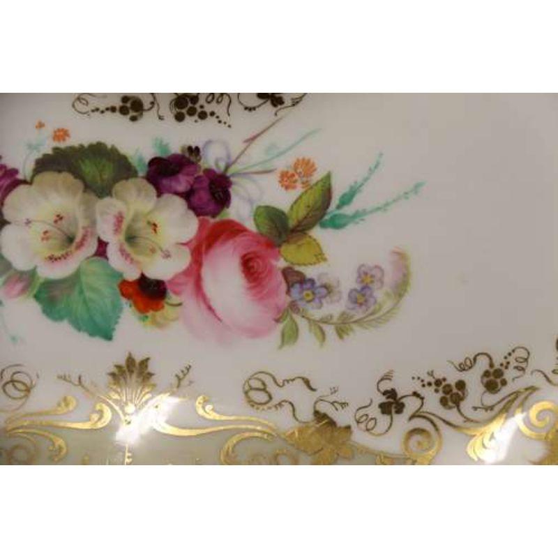 XIXe siècle Un objet anglais du début du 19e siècle  porcelaine  peint à la main  plat en porcelaine Davenport Porcelain en vente