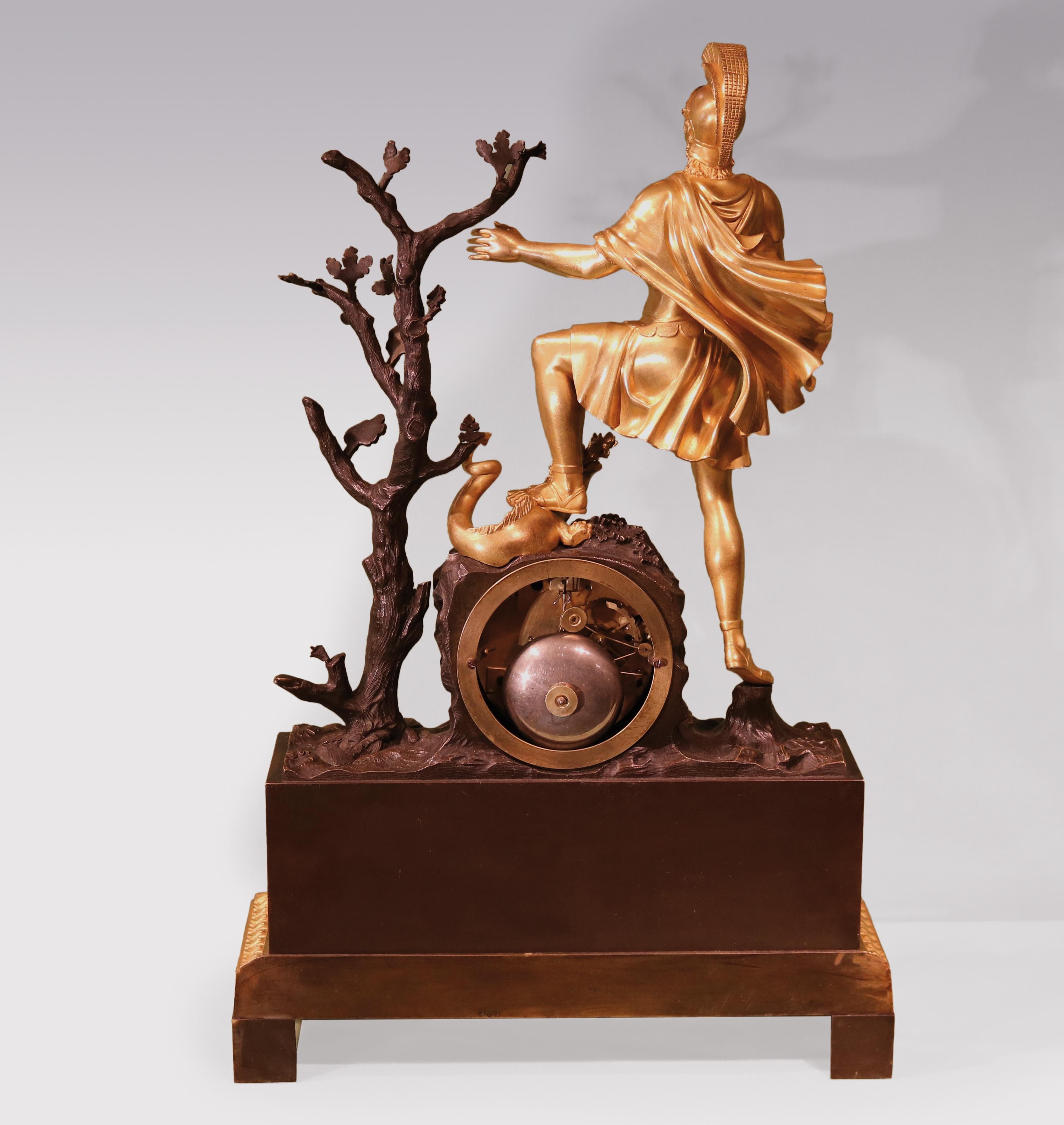 Regency Pendule de cheminée française de 8 jours en bronze et bronze doré du début du XIXe siècle en vente