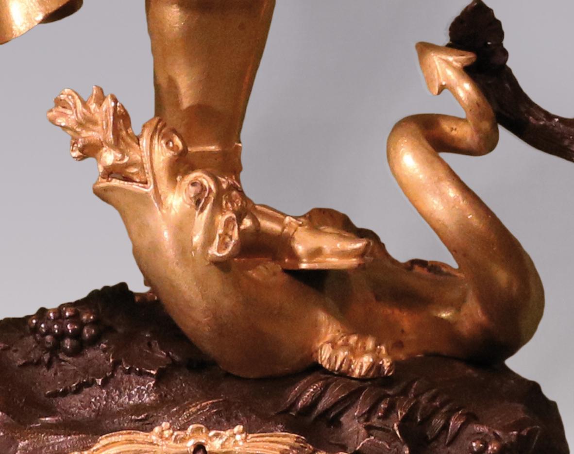 Französische 8-Tage-Manteluhr aus Bronze und Goldbronze aus dem frühen 19. Jahrhundert im Angebot 1
