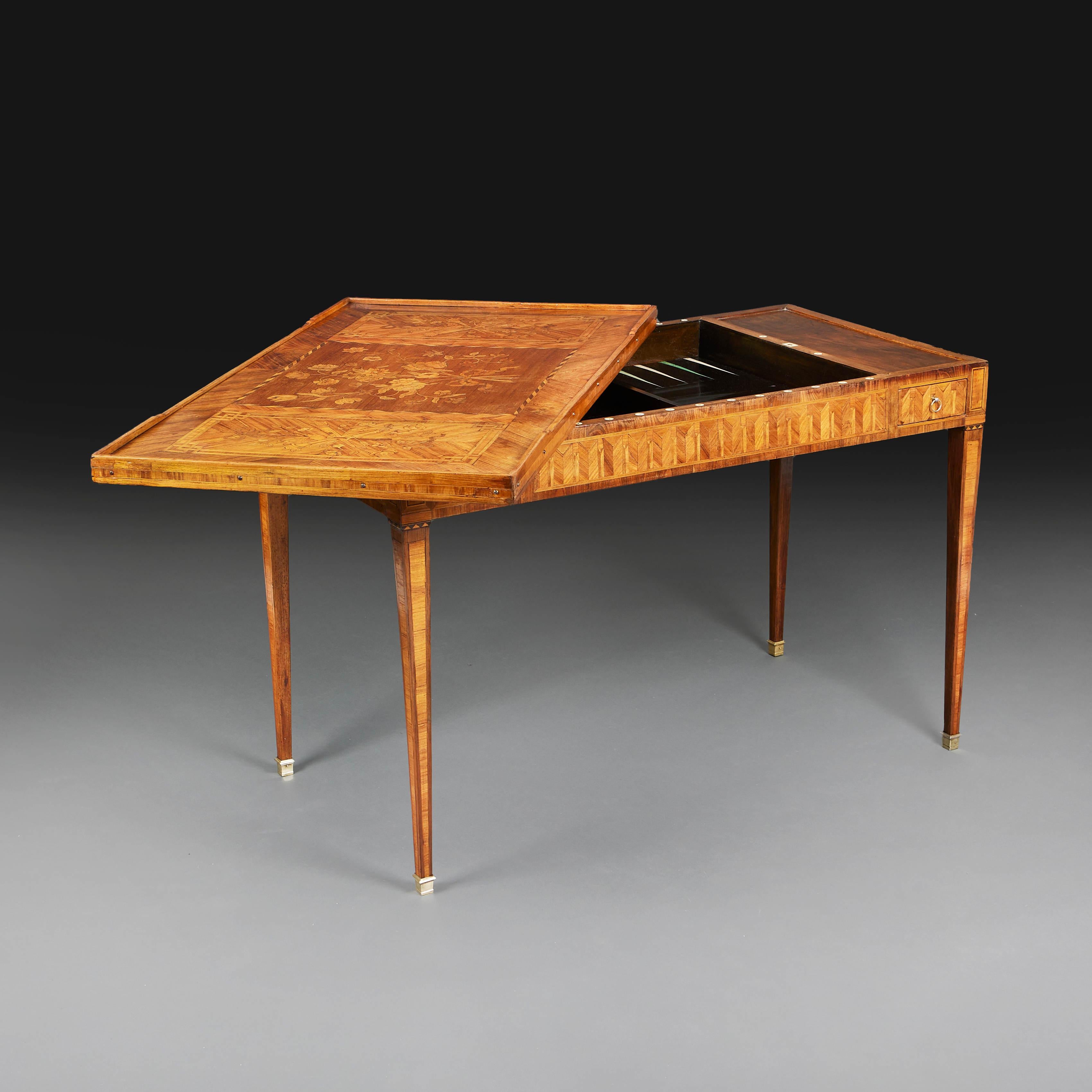 Legno Tavolo da Backgammon e carte con intarsio francese dei primi del XIX secolo in vendita