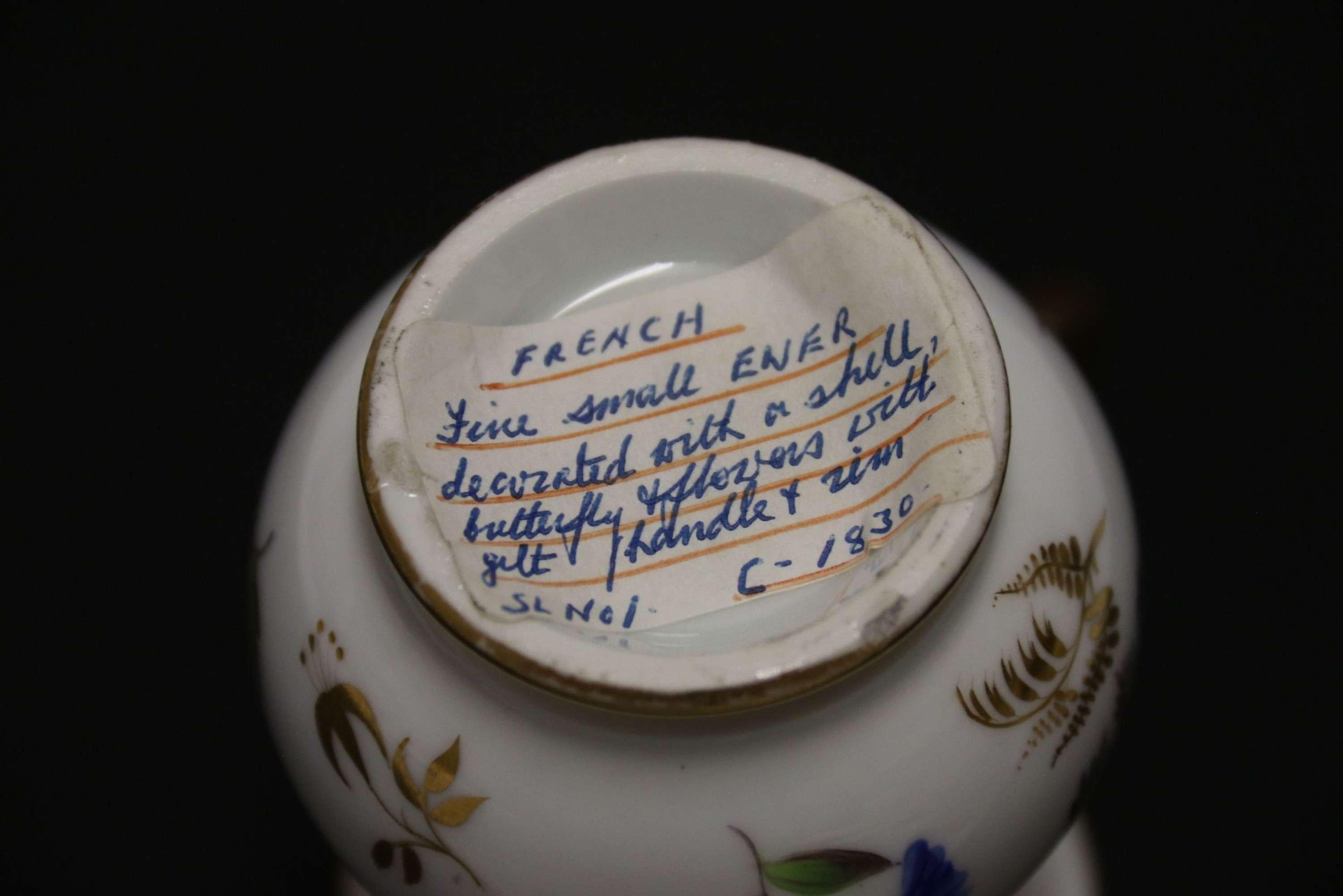 Hand-Painted An early 19th century French porcelain miniature ewer For Sale