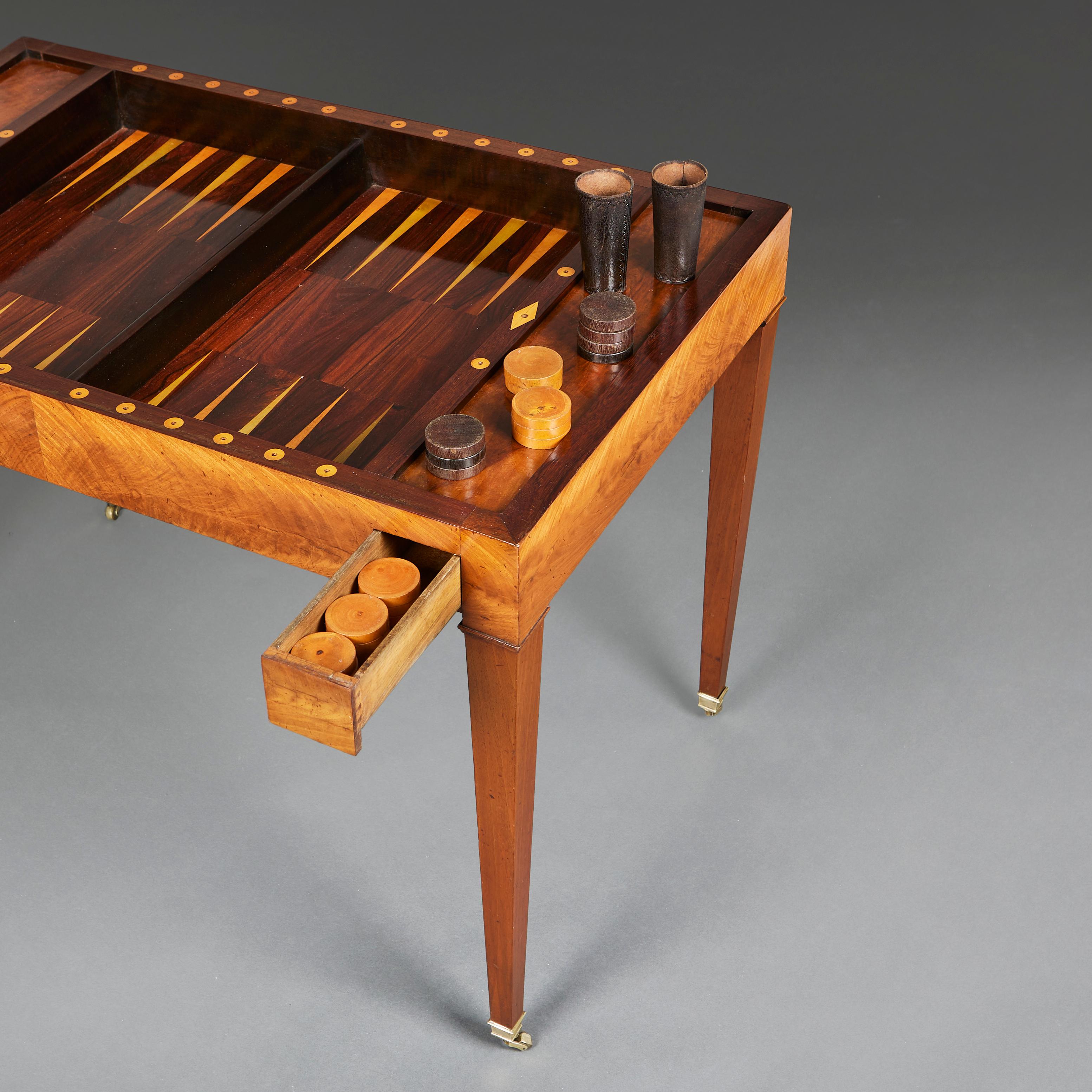 Mesa francesa Tric Trac de principios del siglo XIX para backgammon y cartas Boj en venta