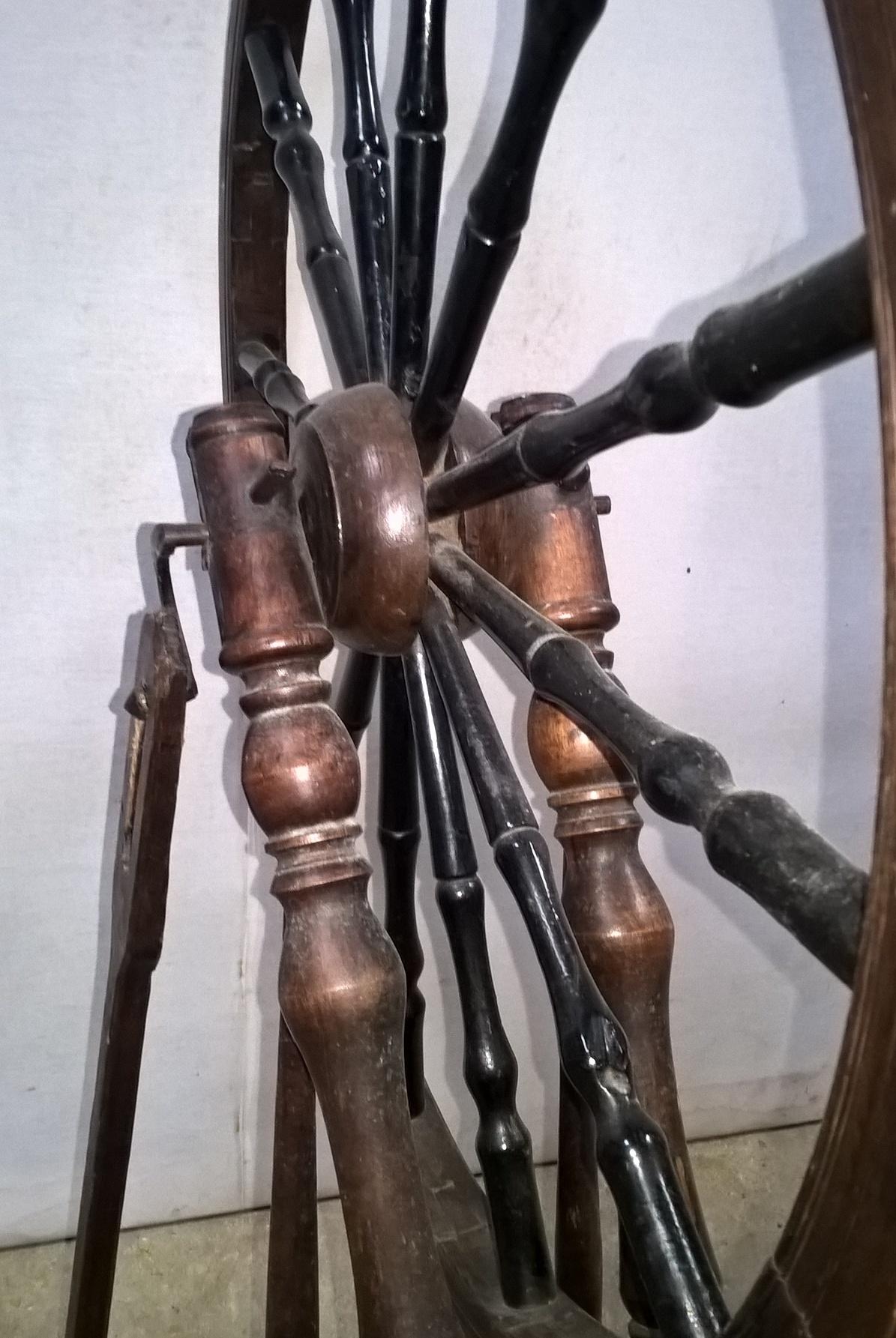 An early 19th century fruitwood treadle spinning wheel with turned spindles and supports.
In working order.