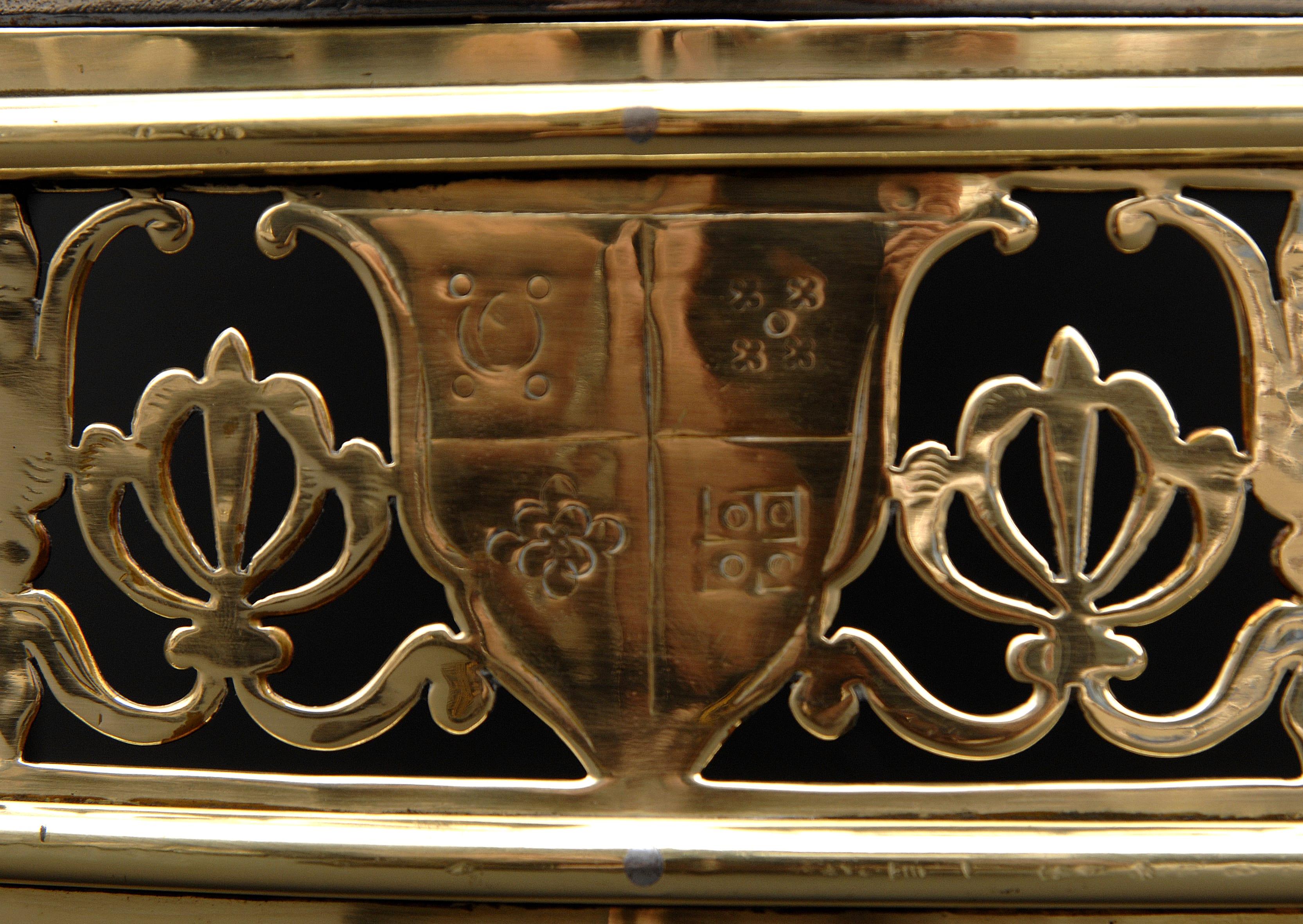 Frühes 19. Jahrhundert Georgianisches Messing & Antiker Stahl Graviertes Feuerrost im Zustand „Gut“ im Angebot in London, GB
