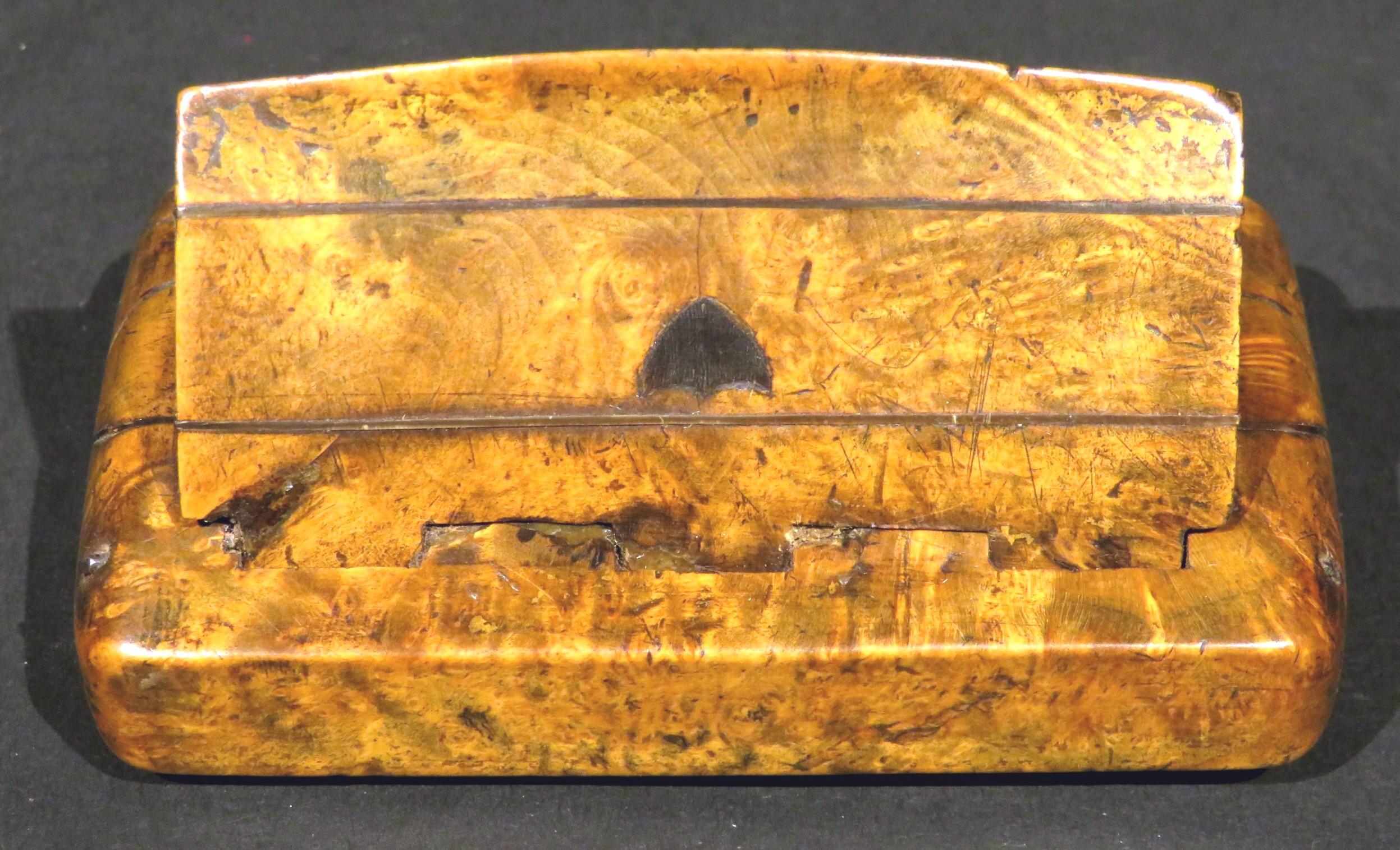 Early 19th Century Georgian Burr Birch Pocket Snuff Box, England, circa 1820 In Good Condition For Sale In Ottawa, Ontario