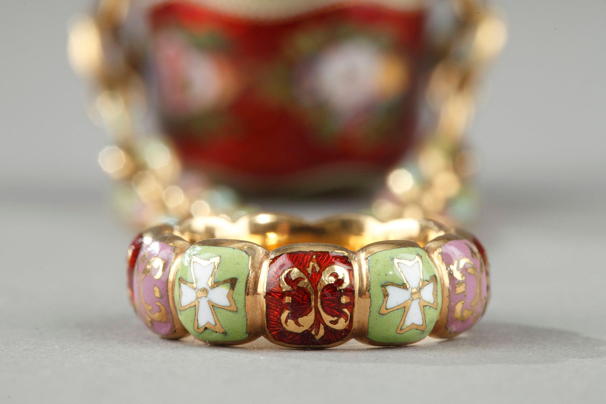 An early 19th century gold and enamel vinaigrette, chain and ring For Sale 11