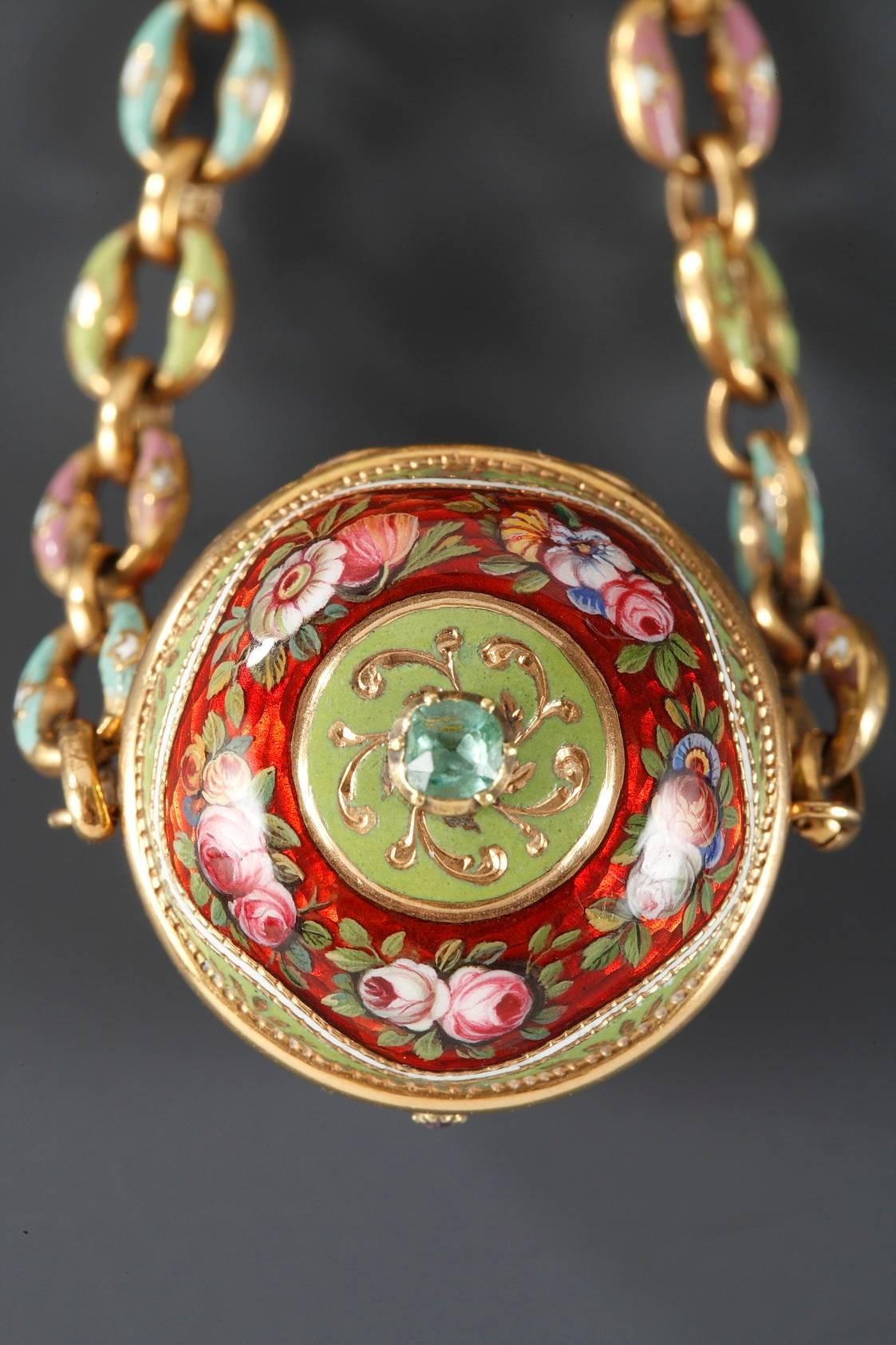 French An early 19th century gold and enamel vinaigrette, chain and ring For Sale