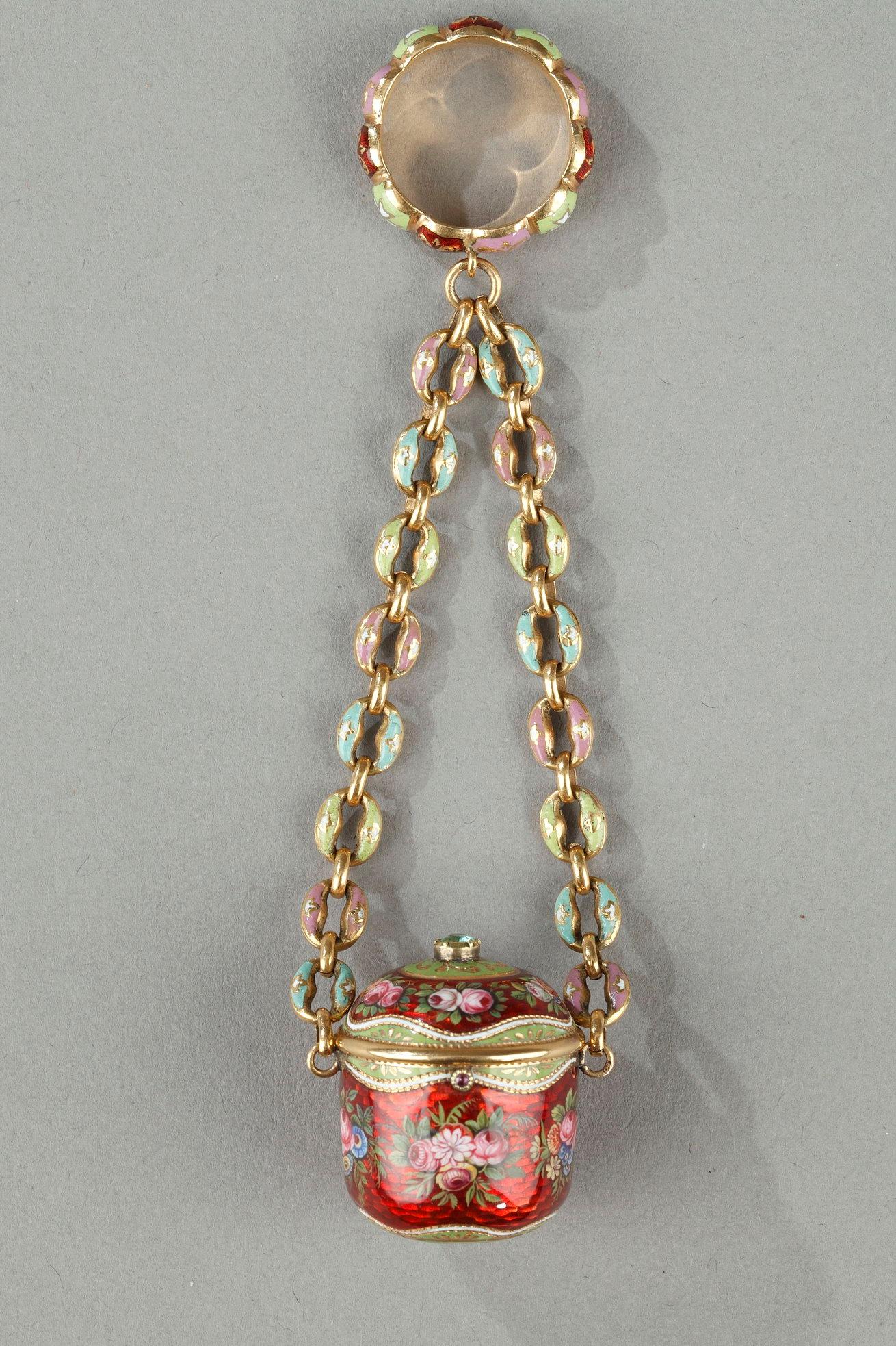 Early 19th Century An early 19th century gold and enamel vinaigrette, chain and ring For Sale
