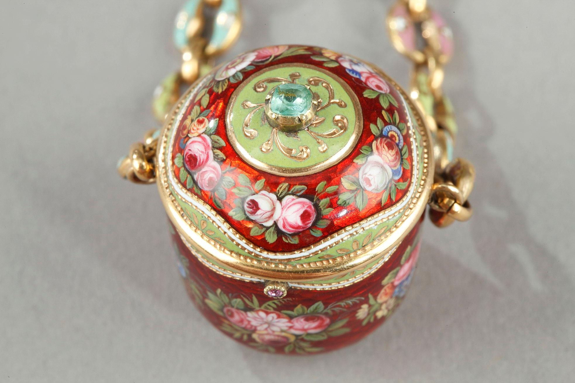 An early 19th century gold and enamel vinaigrette, chain and ring For Sale 2