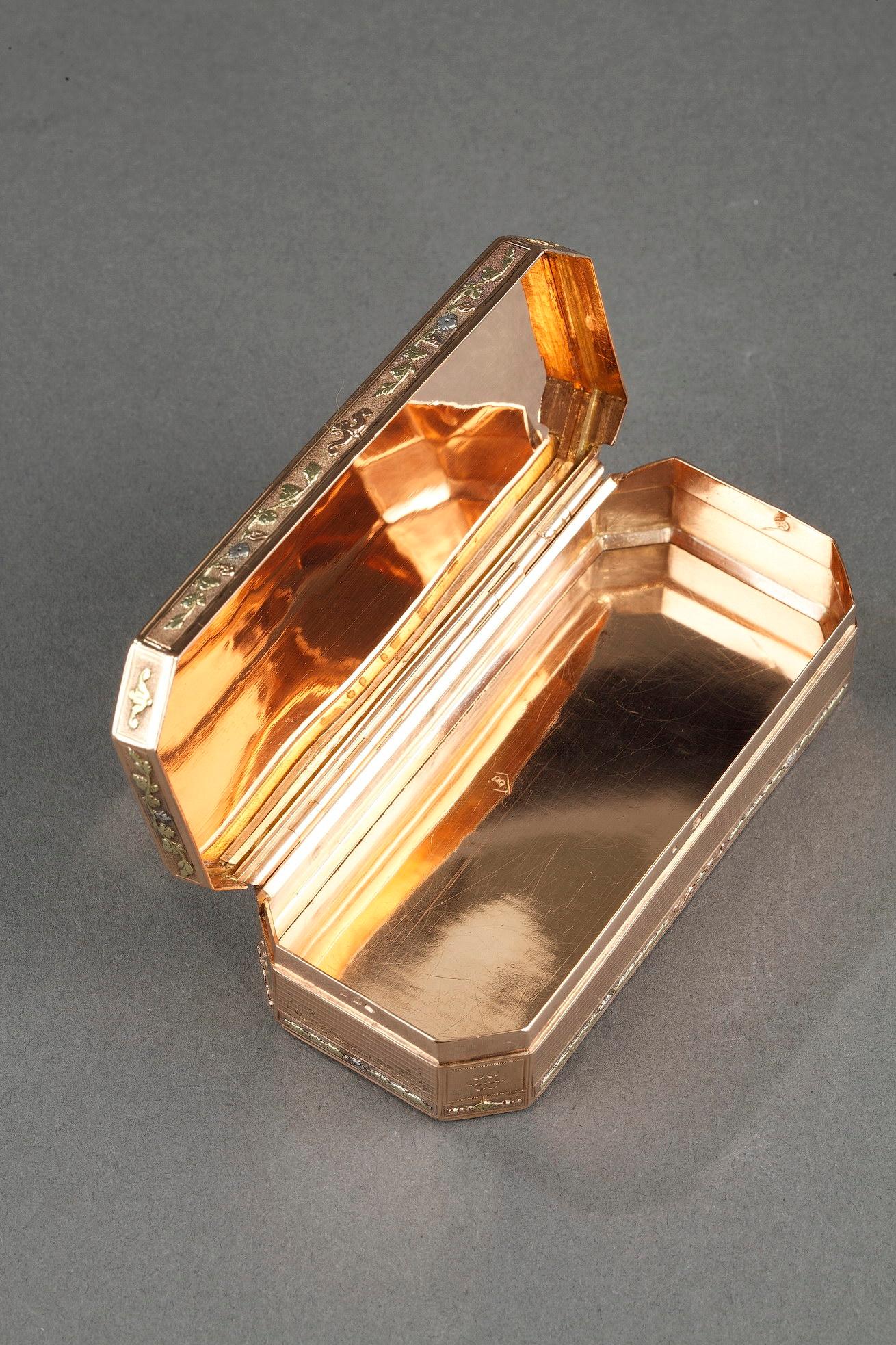 Boîte en or du début du XIXe siècle en vente 4
