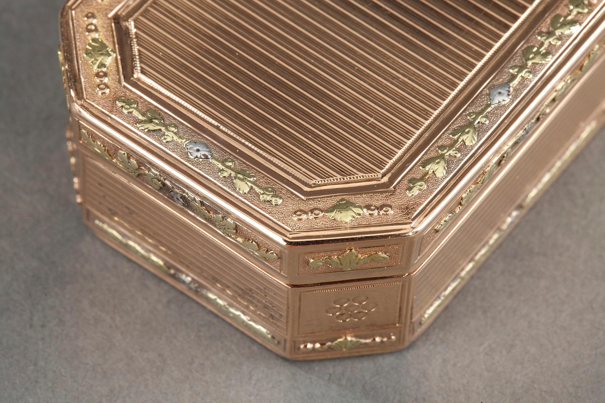 Français Boîte en or du début du XIXe siècle en vente