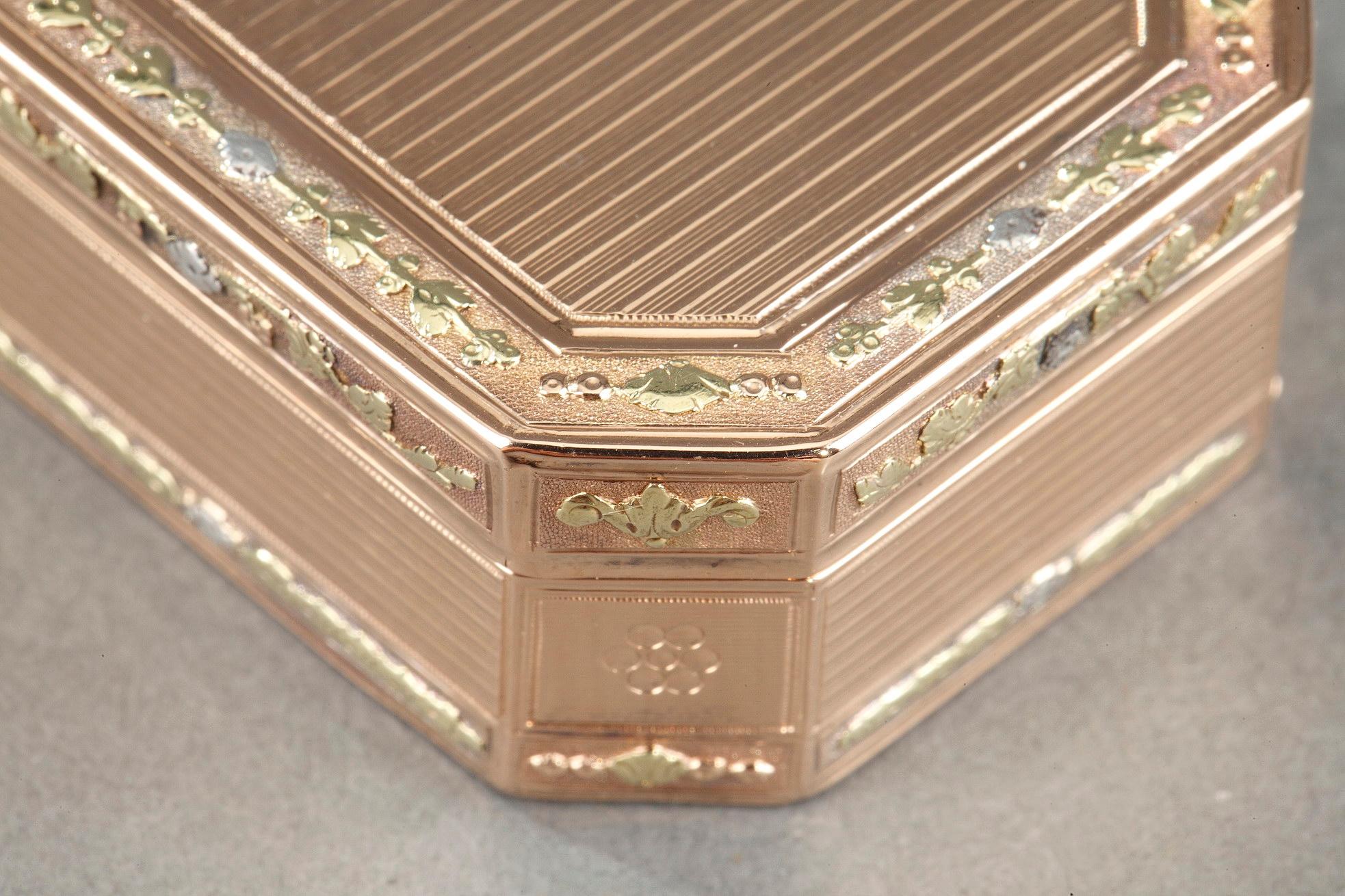Boîte en or du début du XIXe siècle Bon état - En vente à Paris, FR