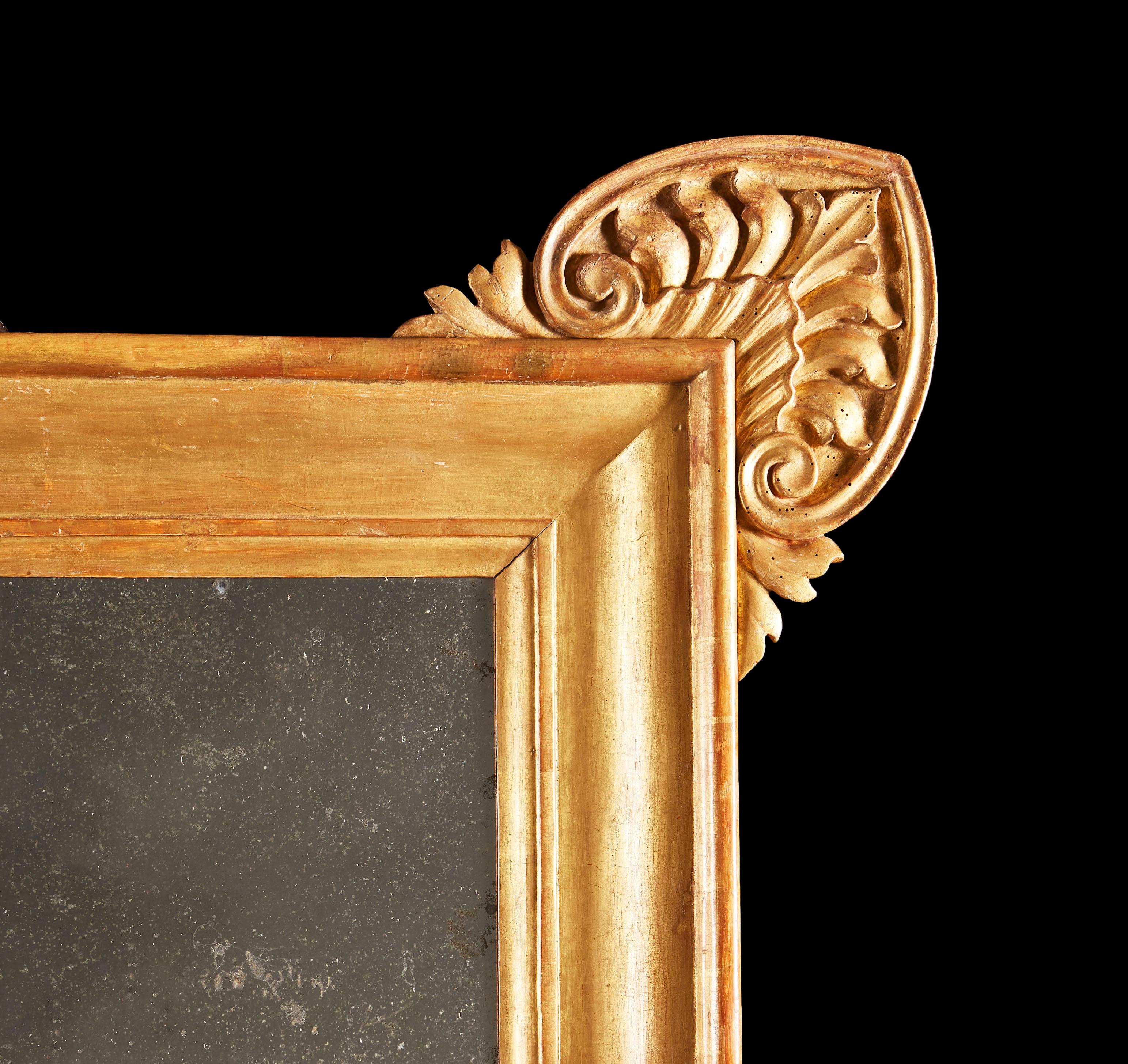 Miroir italien en bois doré du début du XIXe siècle Bon état - En vente à London, GB