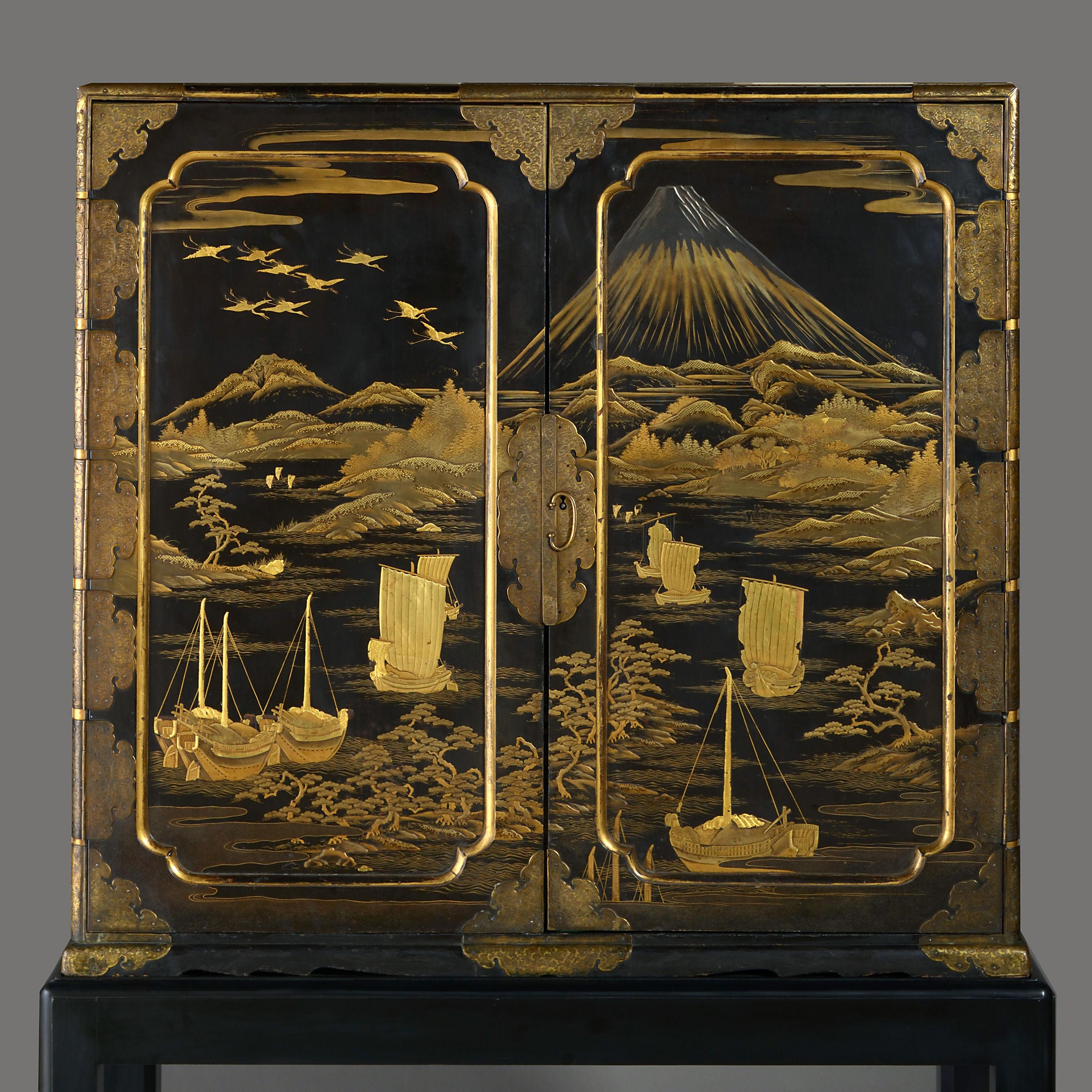 An Early 19th Century Lacquer Cabinet on Stand In Good Condition In London, GB
