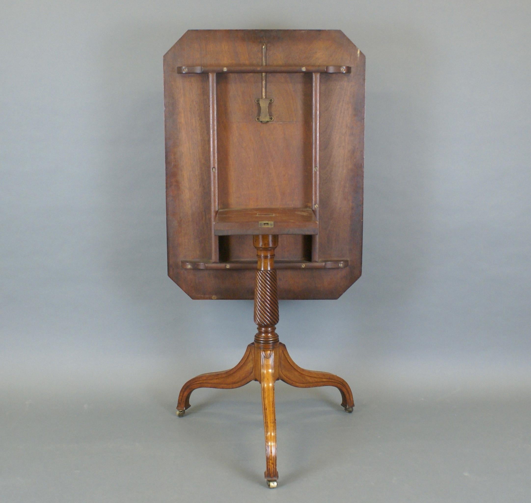 Early 19th Century Mahogany Tripod Table of Lozenge Form In Good Condition For Sale In South Croydon, GB