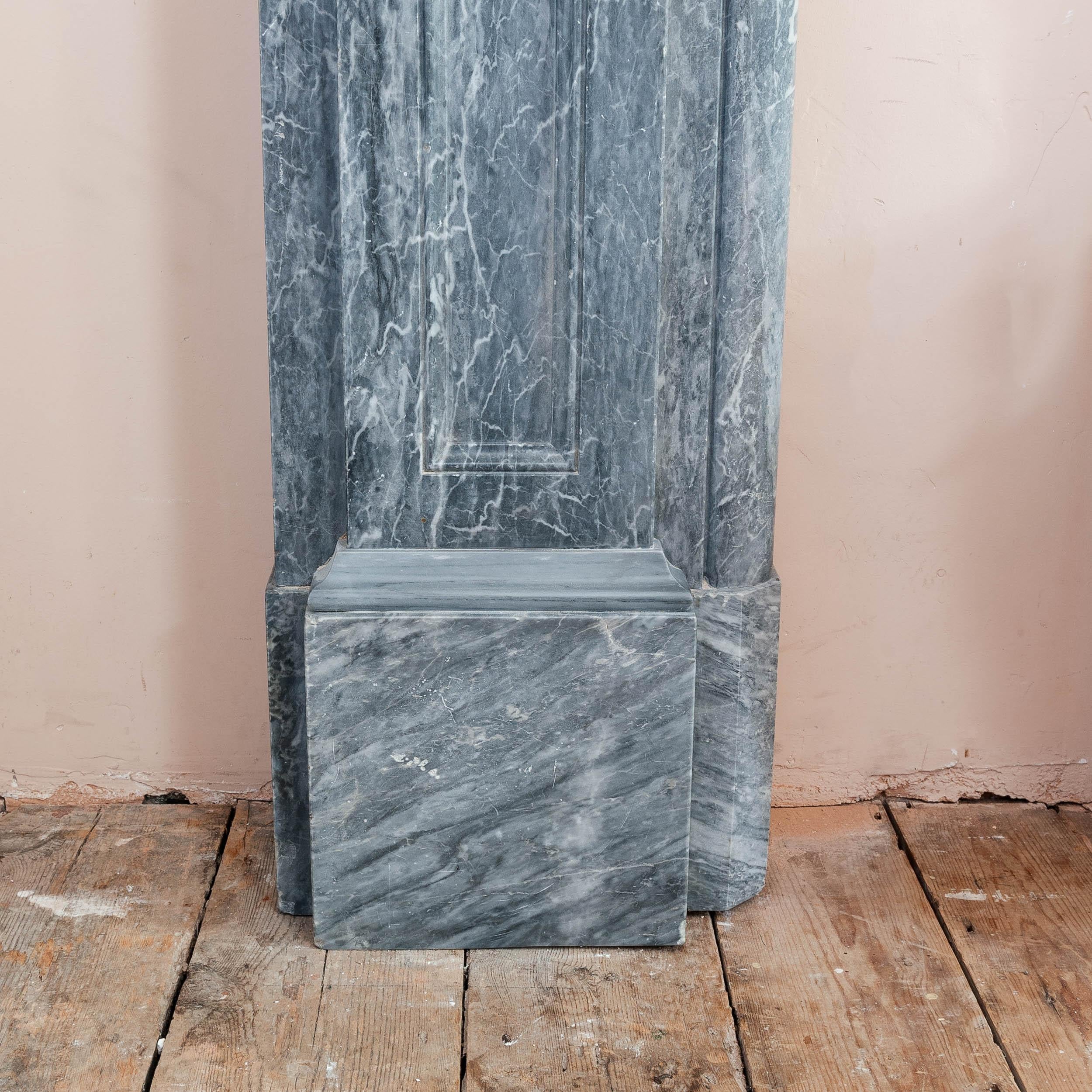 An Early 19th Century Neo-Grecian Bardiglio Marble Fireplace For Sale 8