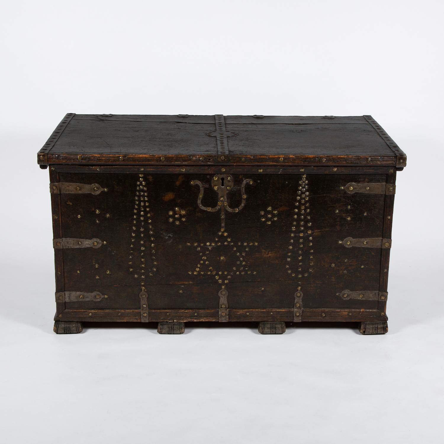 Early 19th Century Northern European Painted Chest In Fair Condition In London, GB