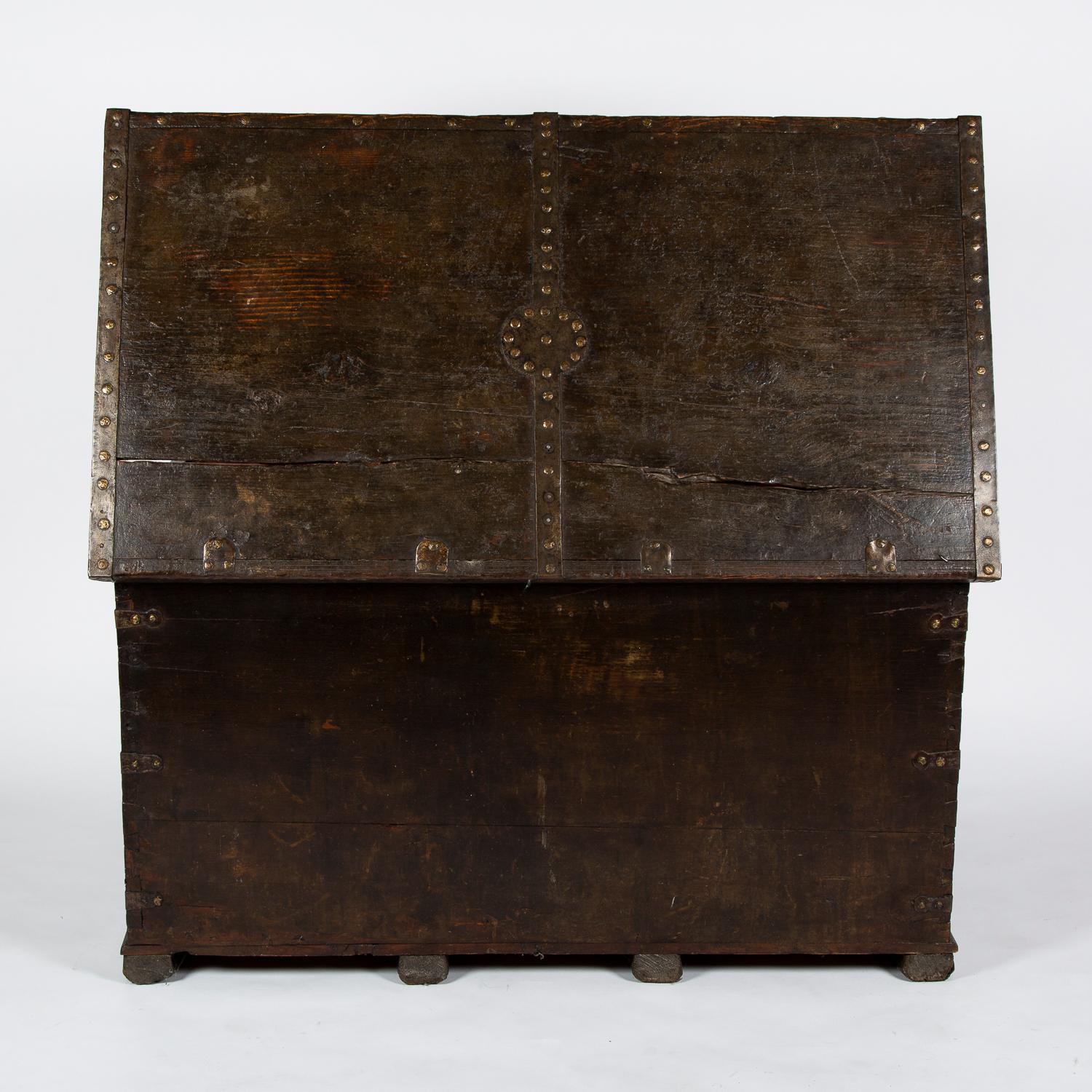 Early 19th Century Northern European Painted Chest 6