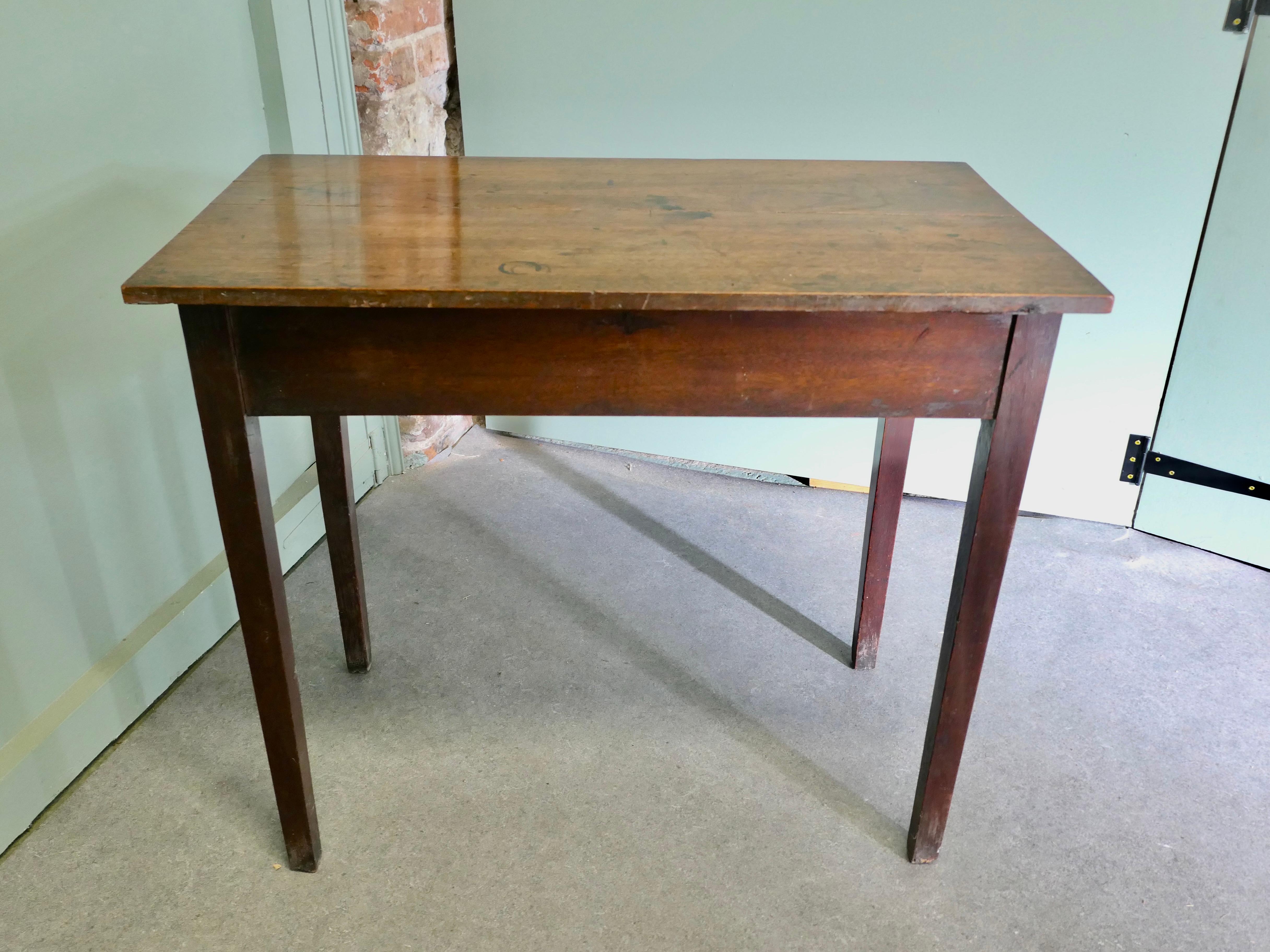 Un tavolo da scrittura in Oak dei primi del XIX secolo in vendita 1