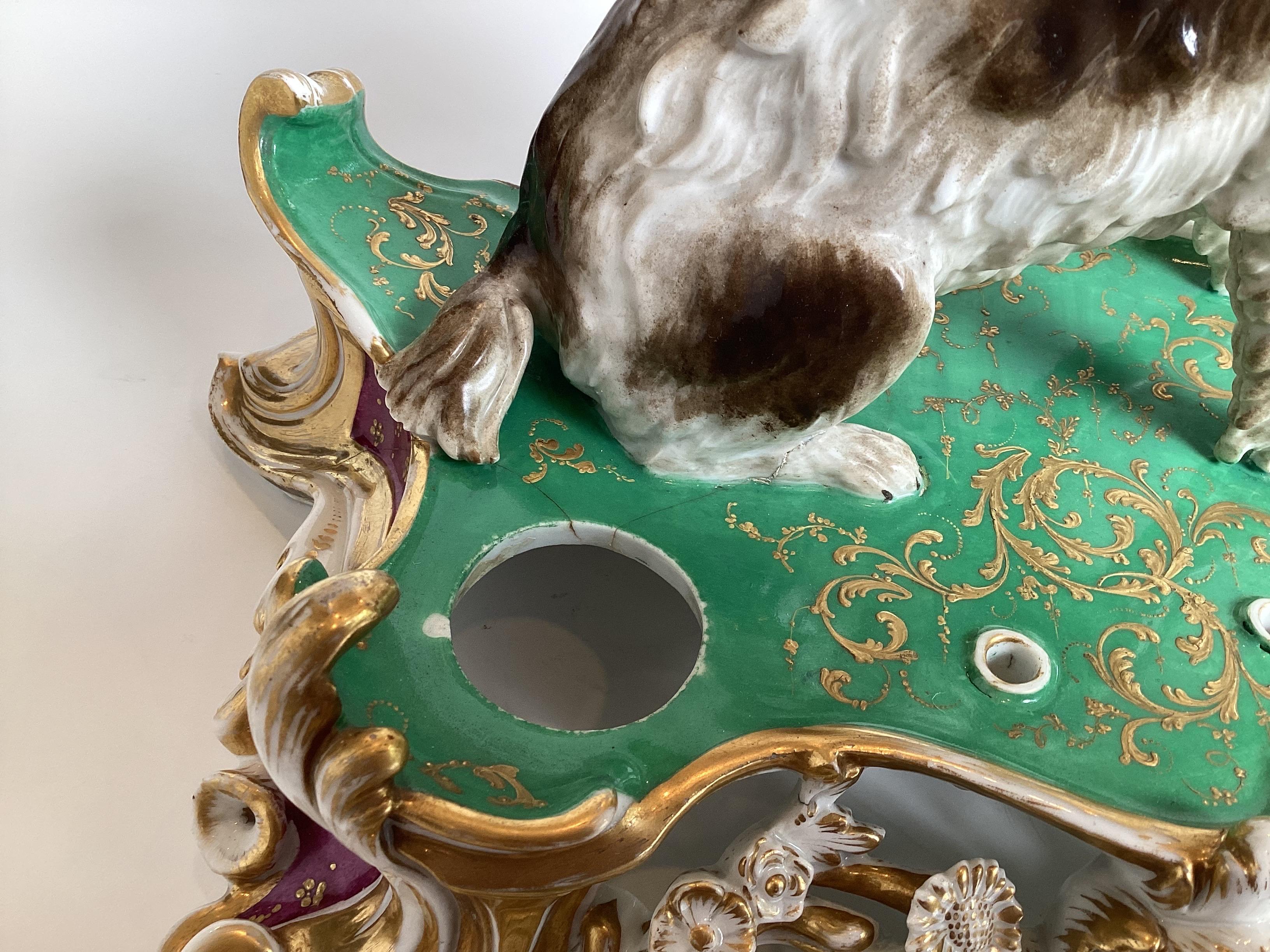 An Early 19th Century Paris Porcelain Inkstand In Good Condition For Sale In Lambertville, NJ