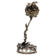 Un recipiente para especias de principios del siglo XIX con forma de rosa polaca