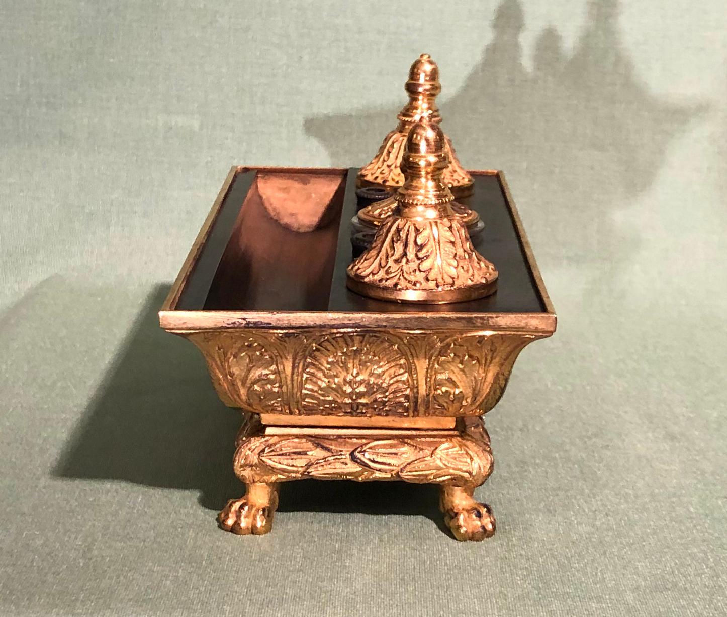 Anglais Encrier en bronze et bronze doré du début du XIXe siècle de la période Régence en vente