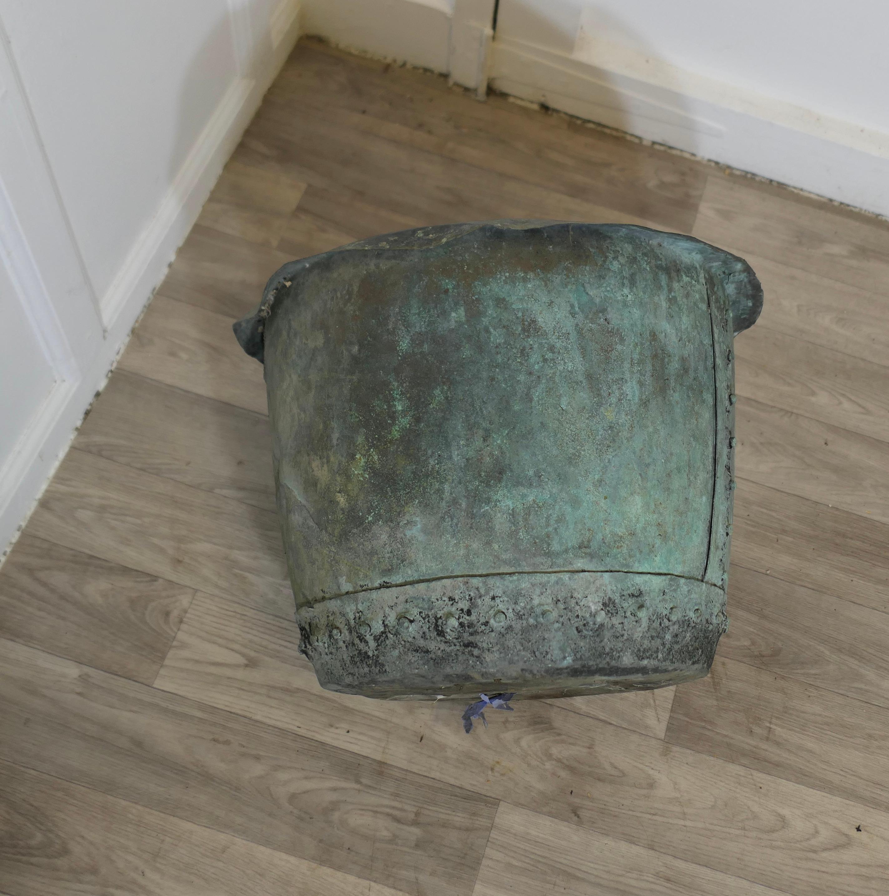 Cuivre Chaudron en cuivre antique riveté du début du 19e siècle
