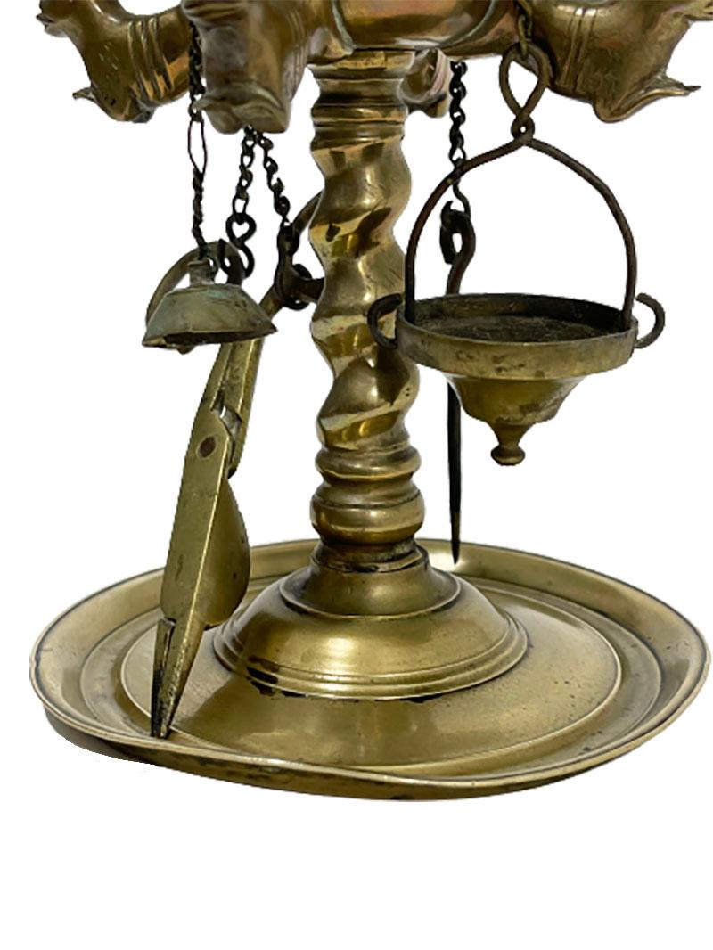 Kleine Öllampe „lucerne“ aus Messing, frühes 19. Jahrhundert im Angebot 1