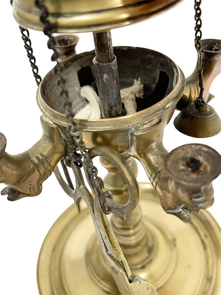 Early 19th Century Small Brass lucerne Oil Lamp For Sale at
