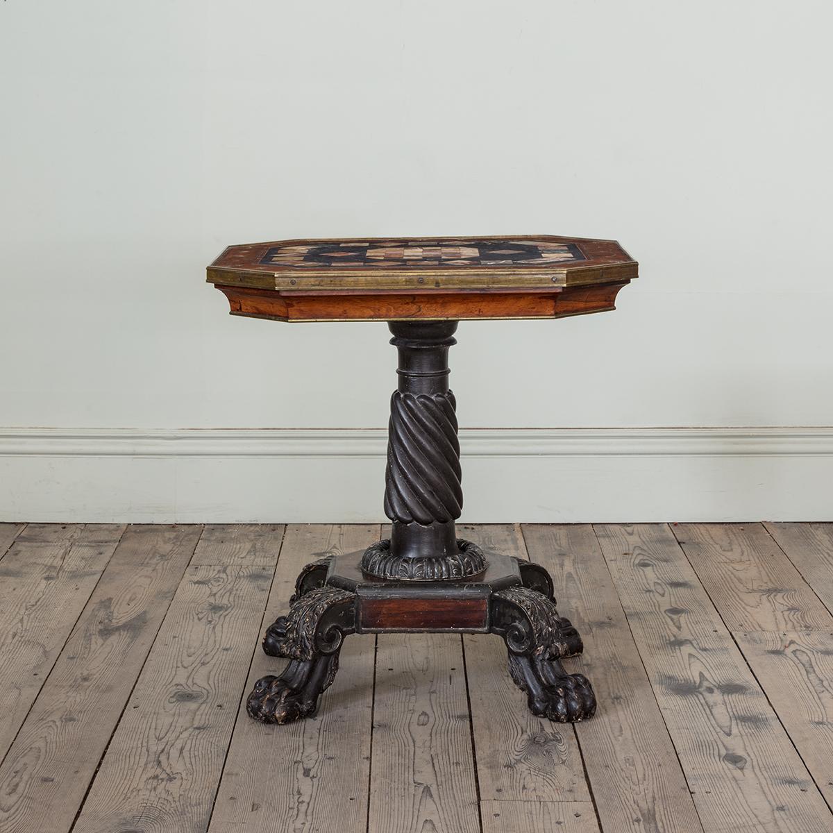 Plateau en pietra dura avec incrustation de laiton, sur un support en colonne ébonisée avec des pieds en patte de lion joliment sculptés.

Hauteur : 75,5 cm, 29 3/4″.
Largeur : 72 cm, 28 3/8″.
Profondeur : 60 cm, 23 5/8″.