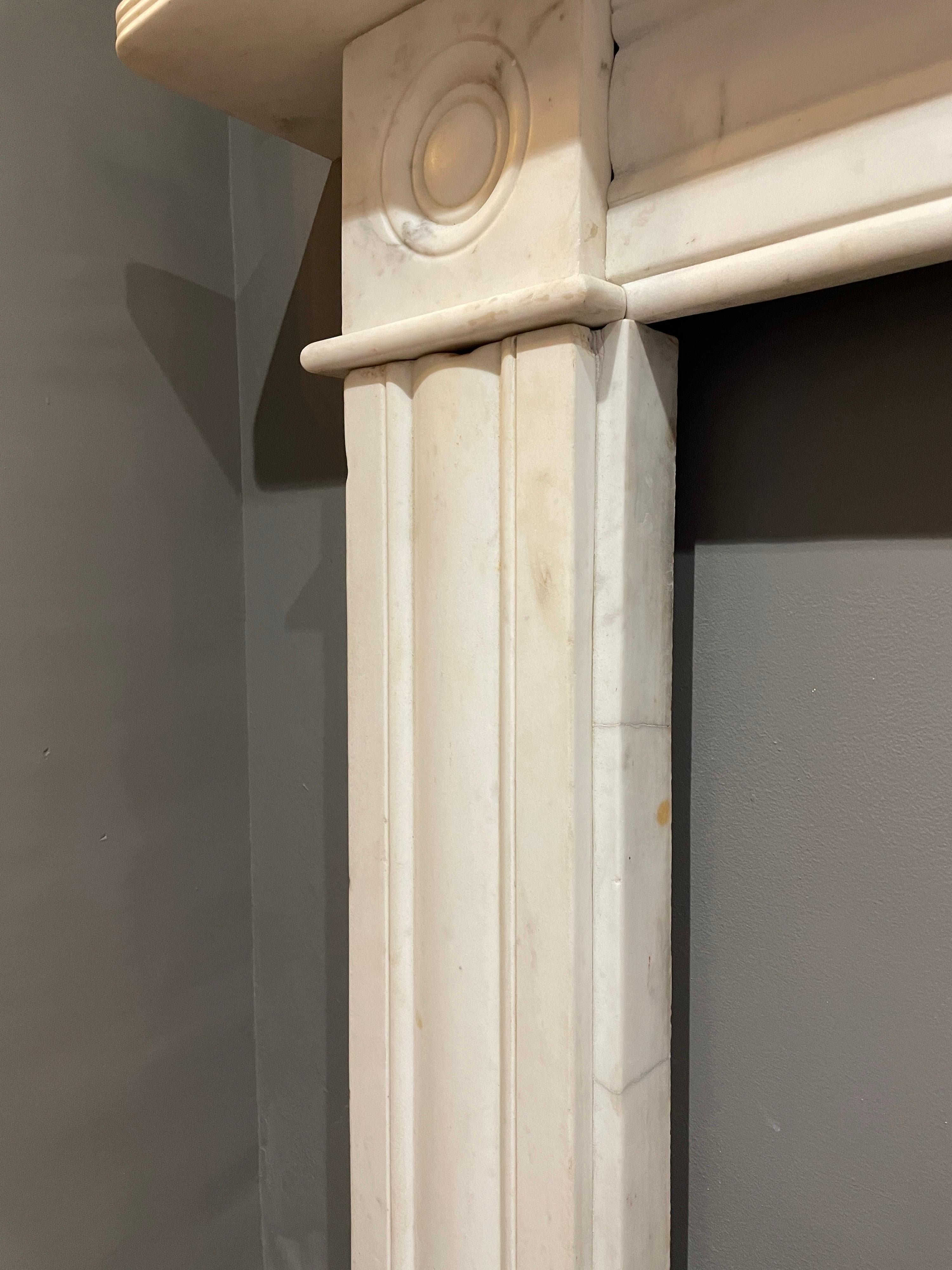 Early 19th Century Statuary White Marble Fireplace Mantel In Good Condition In London, GB
