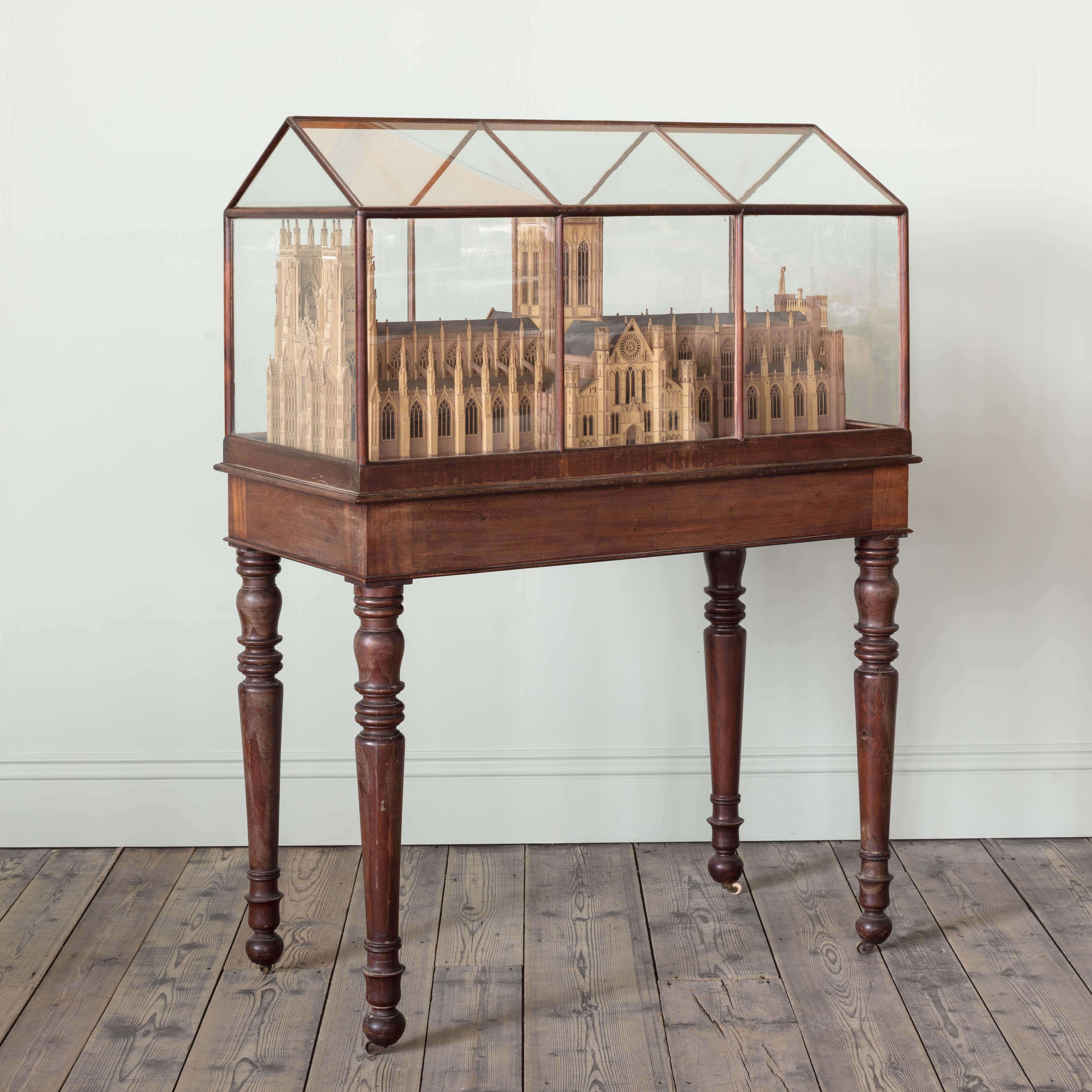 Holz- und Papiermodell eines Yorker Minster aus dem frühen 19. Jahrhundert (Britisch) im Angebot