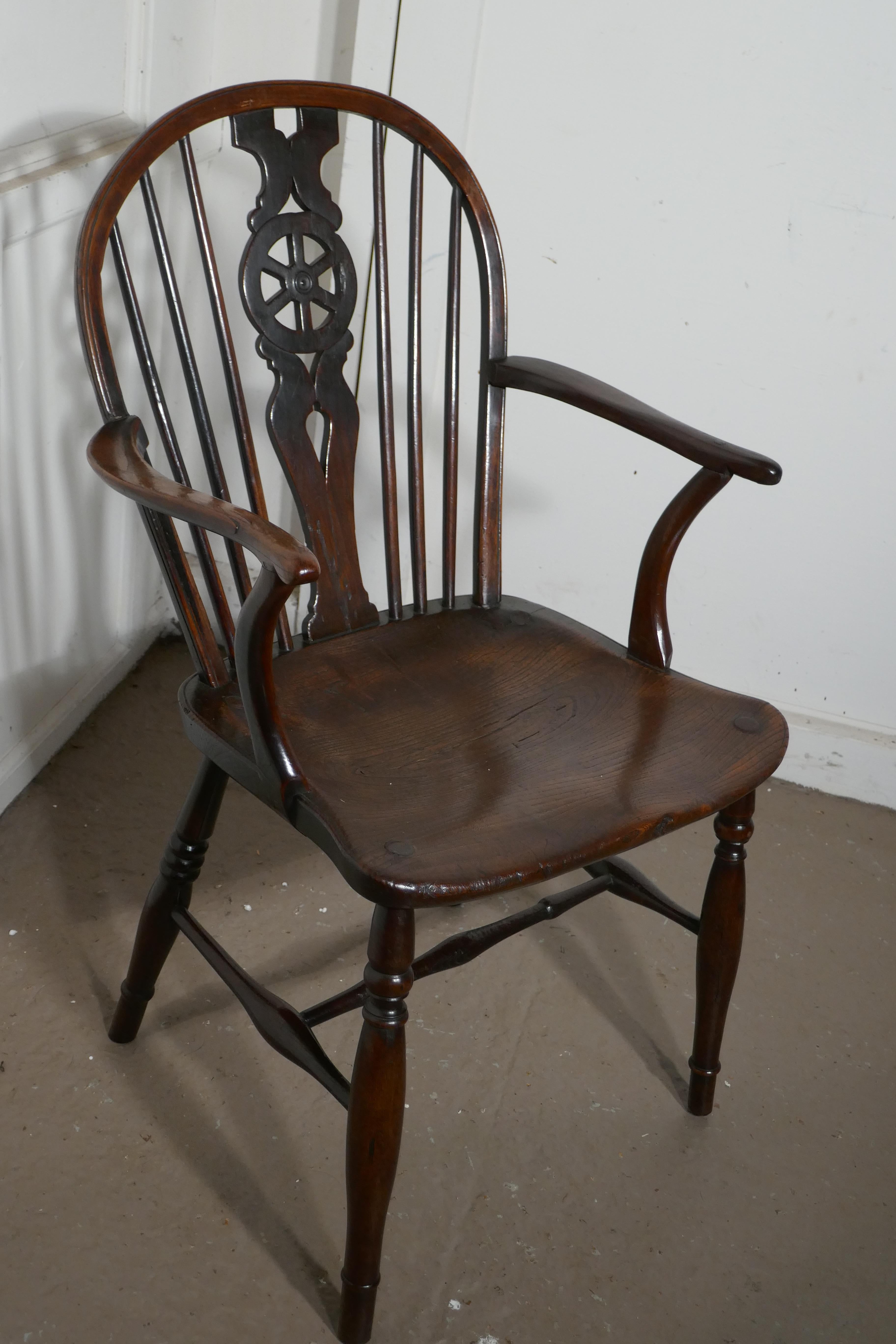 Country Early 19th Elm Wheel Back Carver Chair