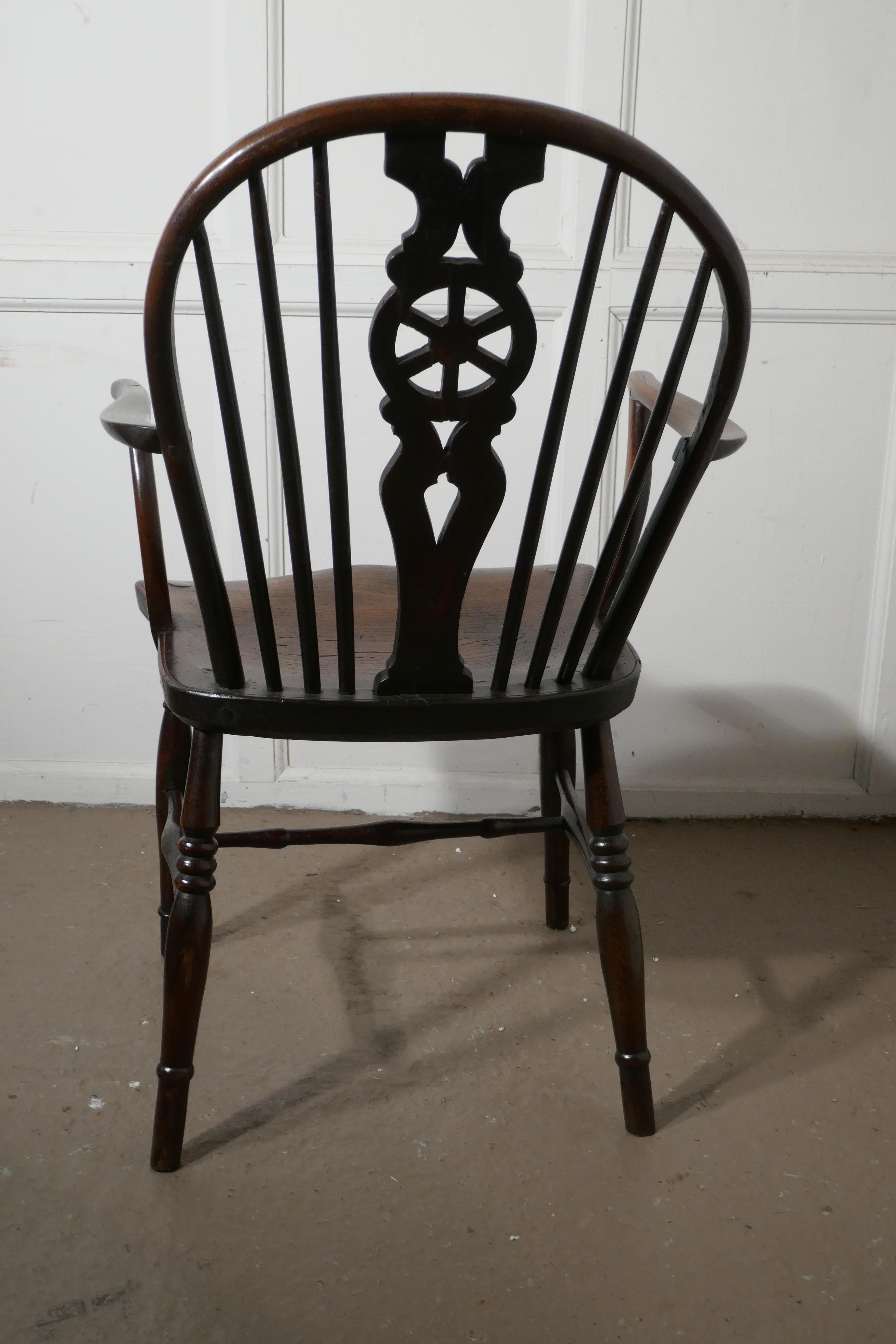 Early 19th Elm Wheel Back Carver Chair In Good Condition In Chillerton, Isle of Wight