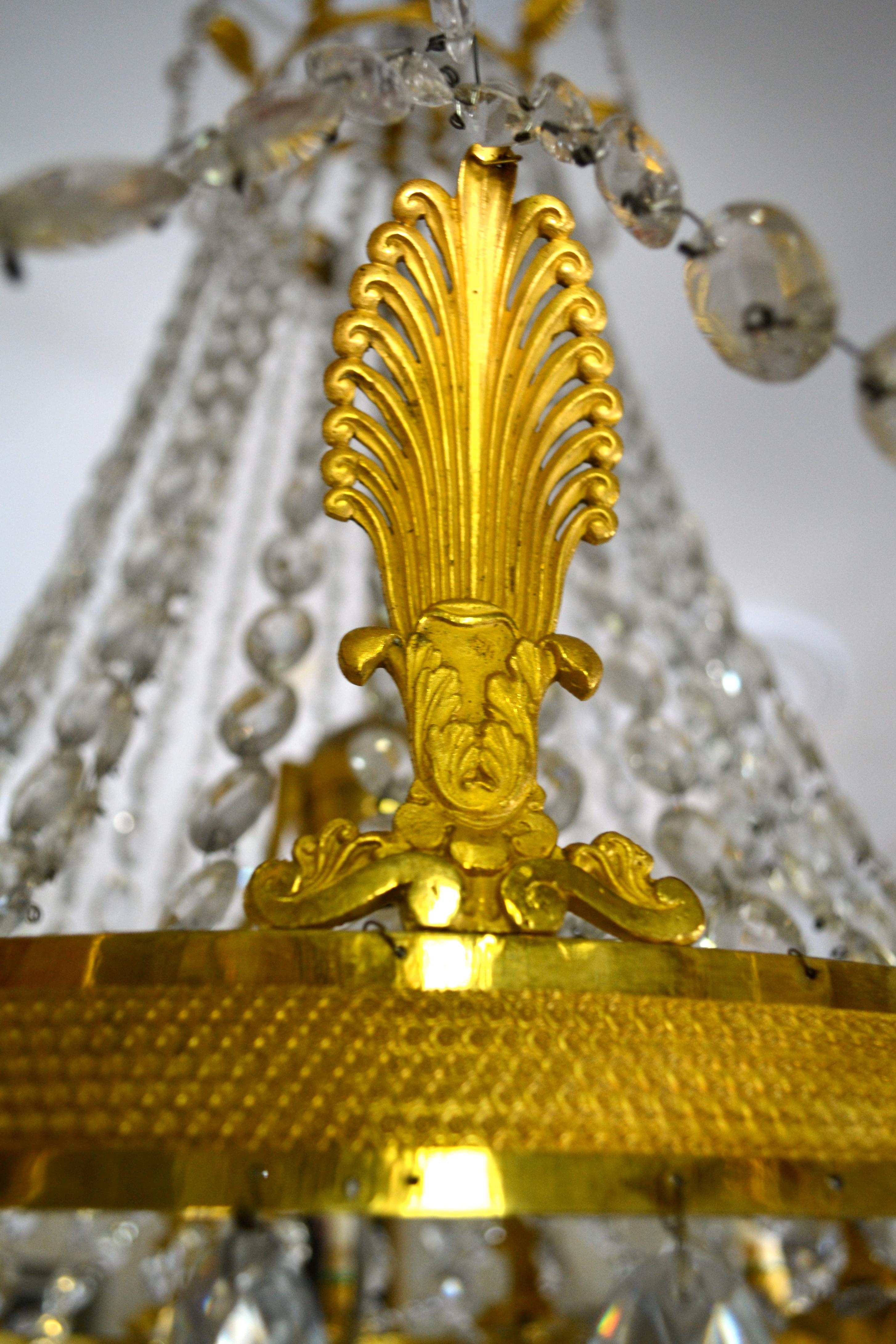 Französischer Empire-Kronleuchter aus vergoldeter Bronze und Kristall aus dem frühen 19. Jahrhundert im Angebot 12