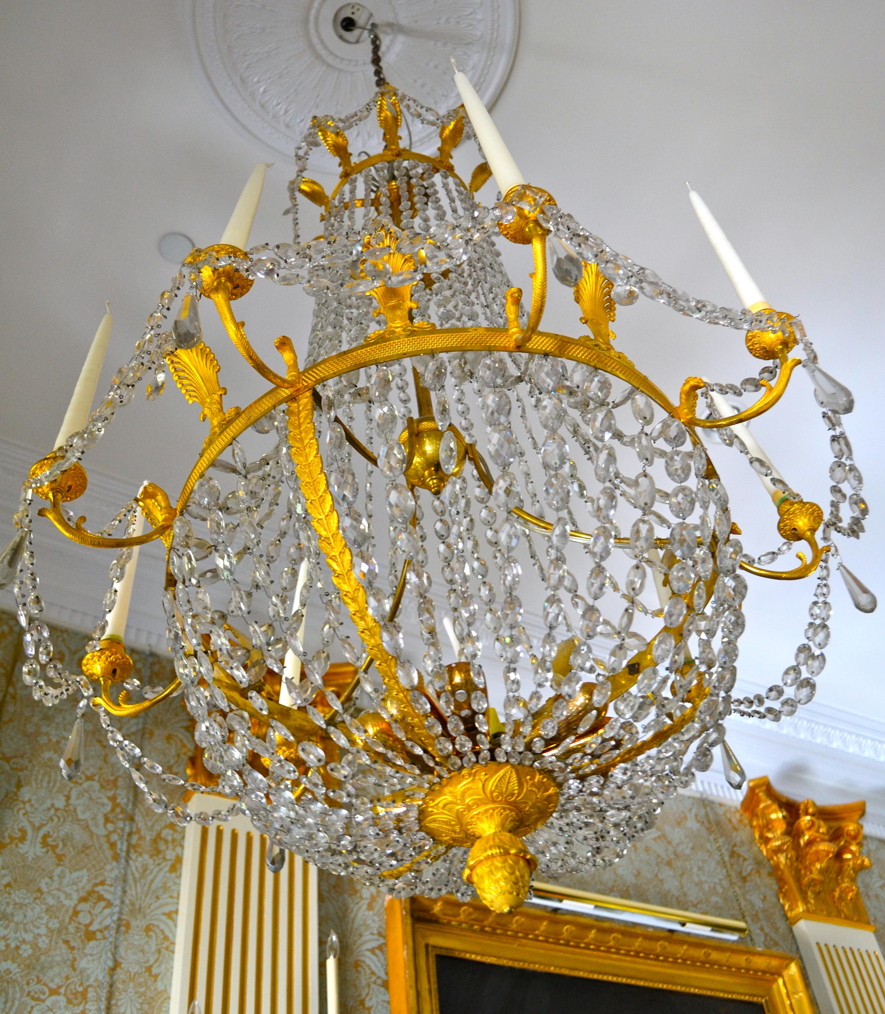 Lustre Empire français du début du XIXe siècle en bronze doré et cristal en vente 6