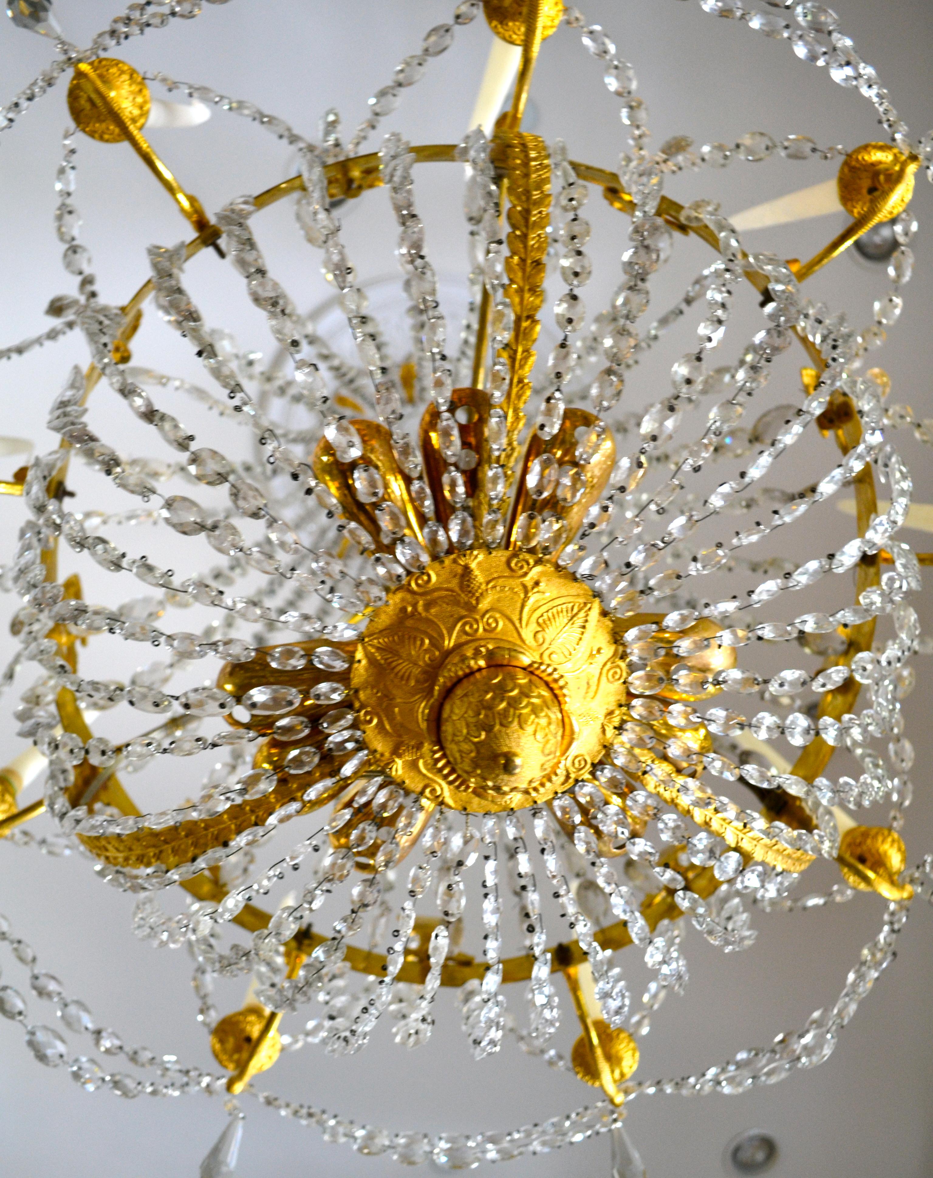 Lustre Empire français du début du XIXe siècle en bronze doré et cristal en vente 7