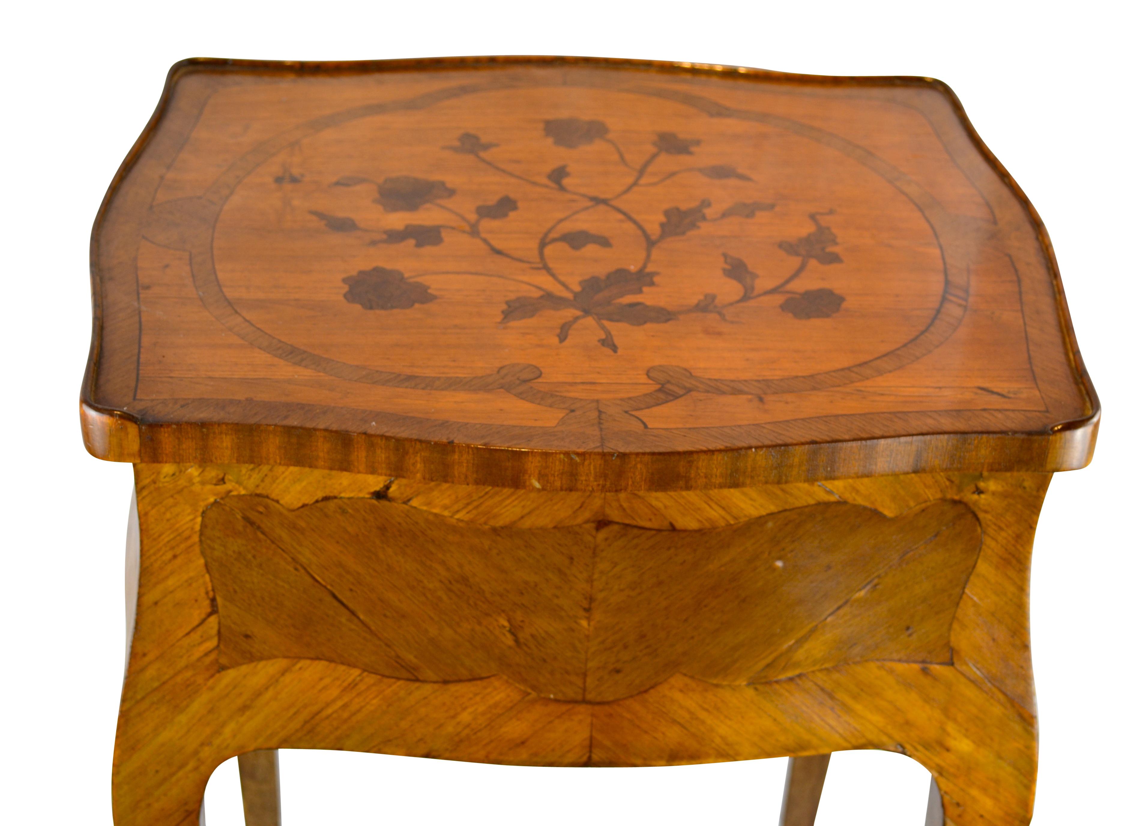 French Louis XVI Style Marquetry Table In Good Condition For Sale In Vancouver, British Columbia