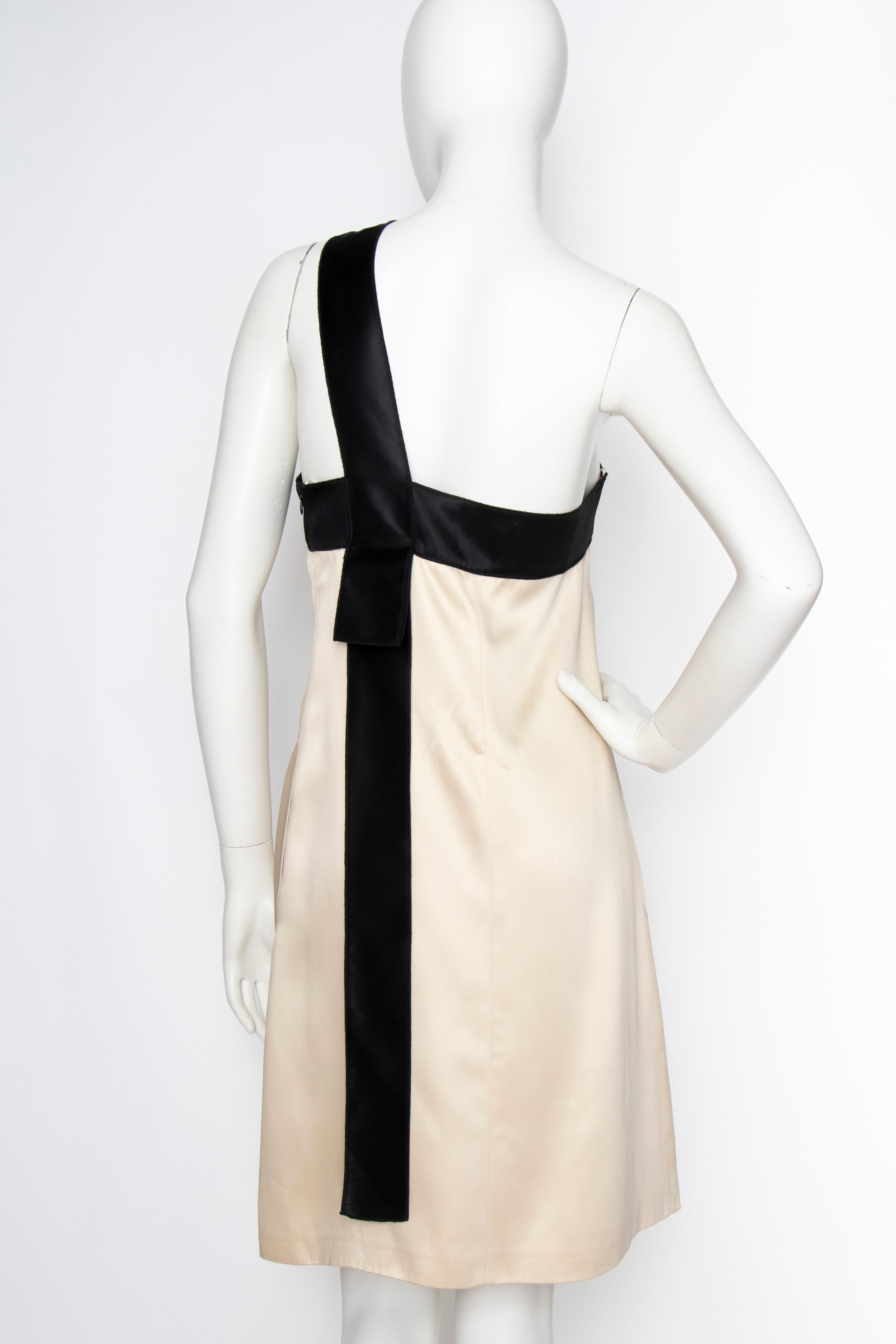 An Early 2000s Vintage D&G by Dolce & Gabbana Ivory Satin Cocktail Dress In Good Condition For Sale In Copenhagen, DK