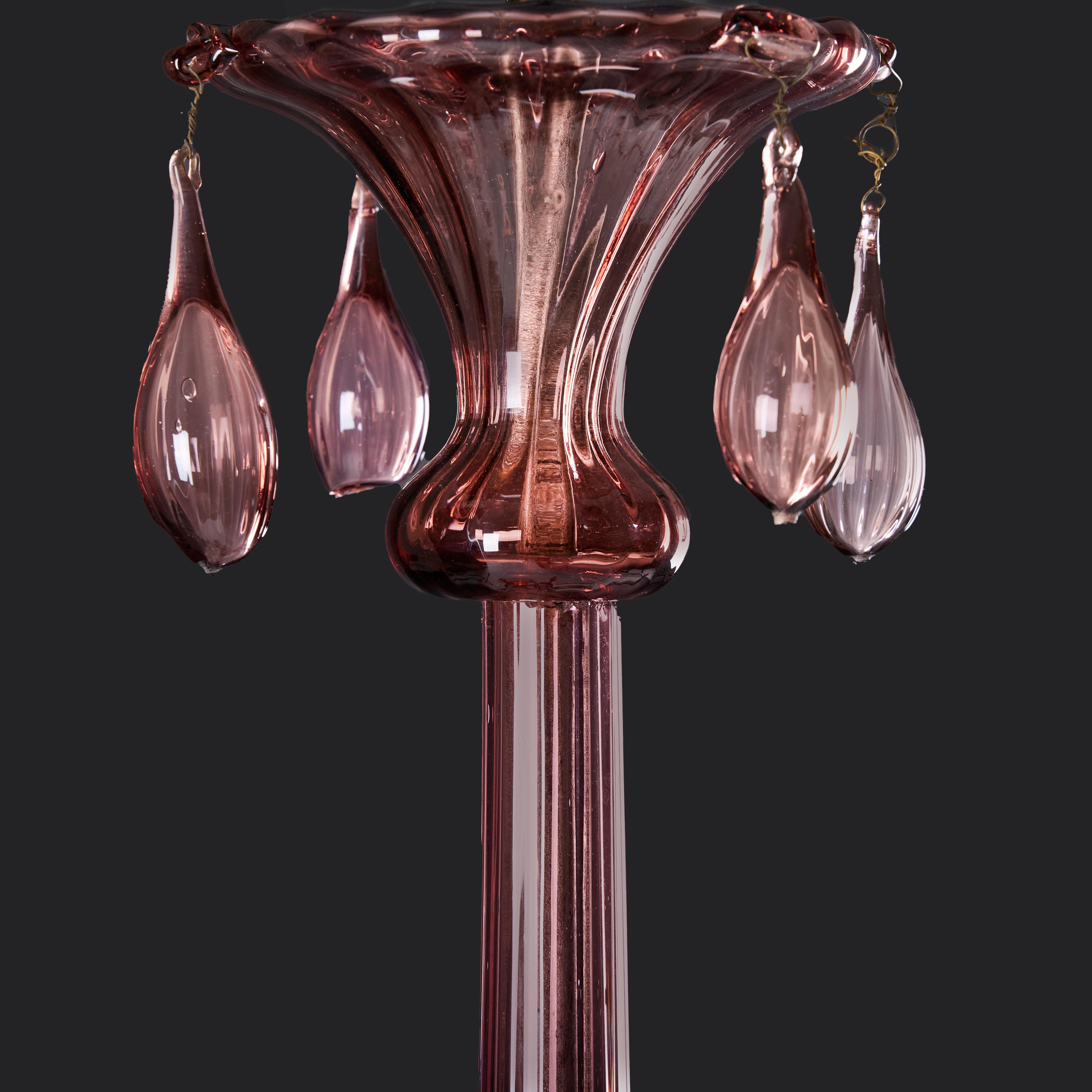 Araña de cristal de Murano de cuatro brazos, rosa amatista, de principios del siglo XX Vidrio en venta