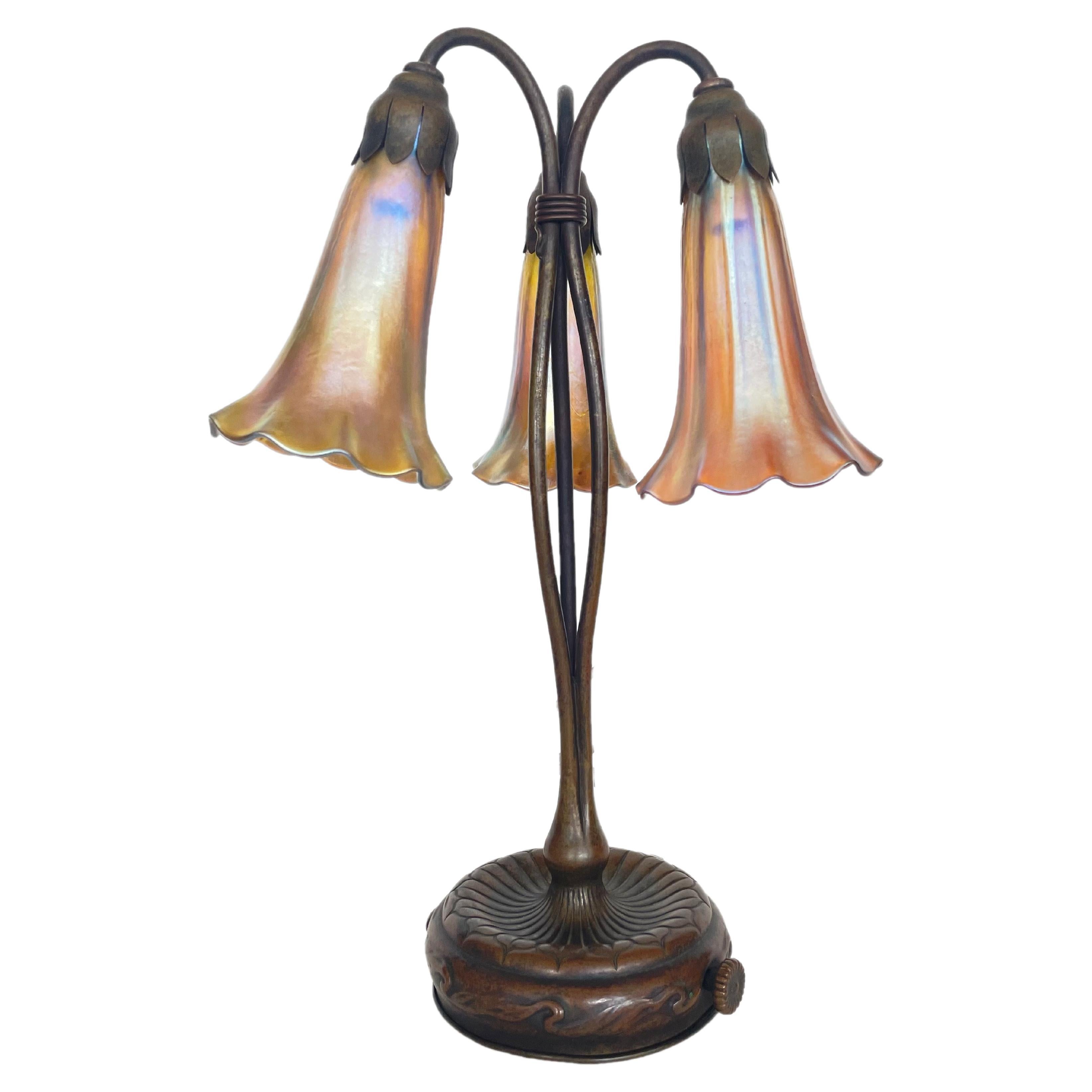 Early 20th Century Art Nouveau Shower Lily Desk Lamp by, Tiffany Studios
