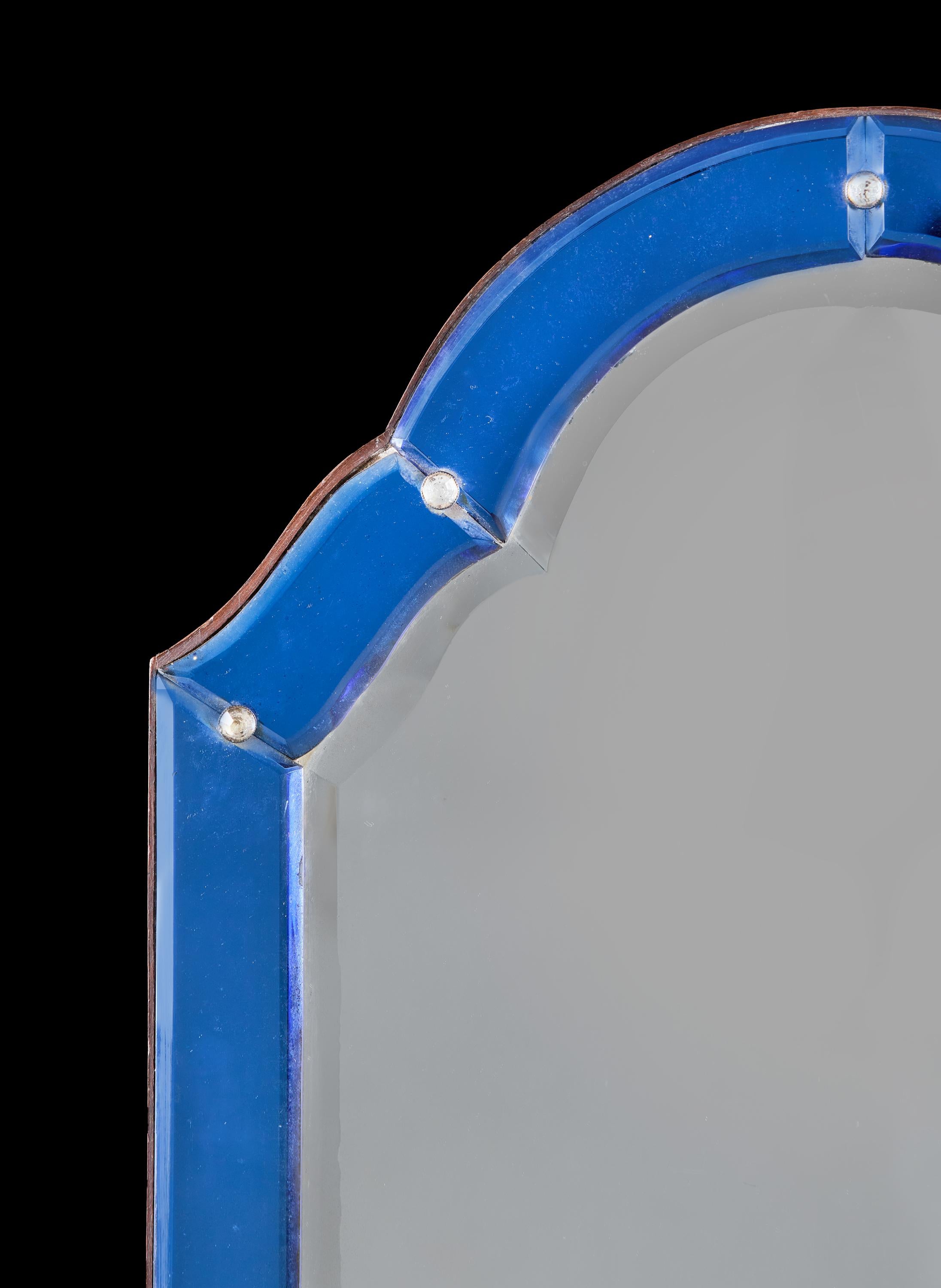 Inglese Specchio ad arco in vetro blu Art Dec dei primi del Novecento. in vendita