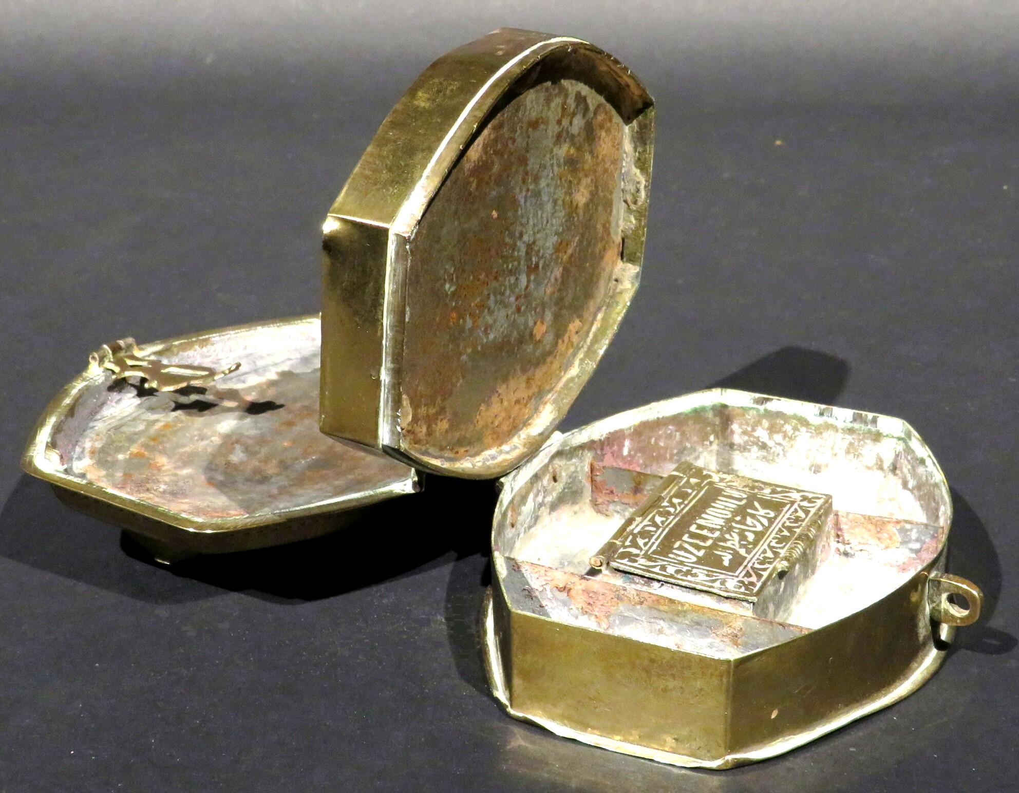 Boîte à chaton ou Pandan en laiton du début du 20e siècle, probablement du Brunei, vers 1900 en vente 2
