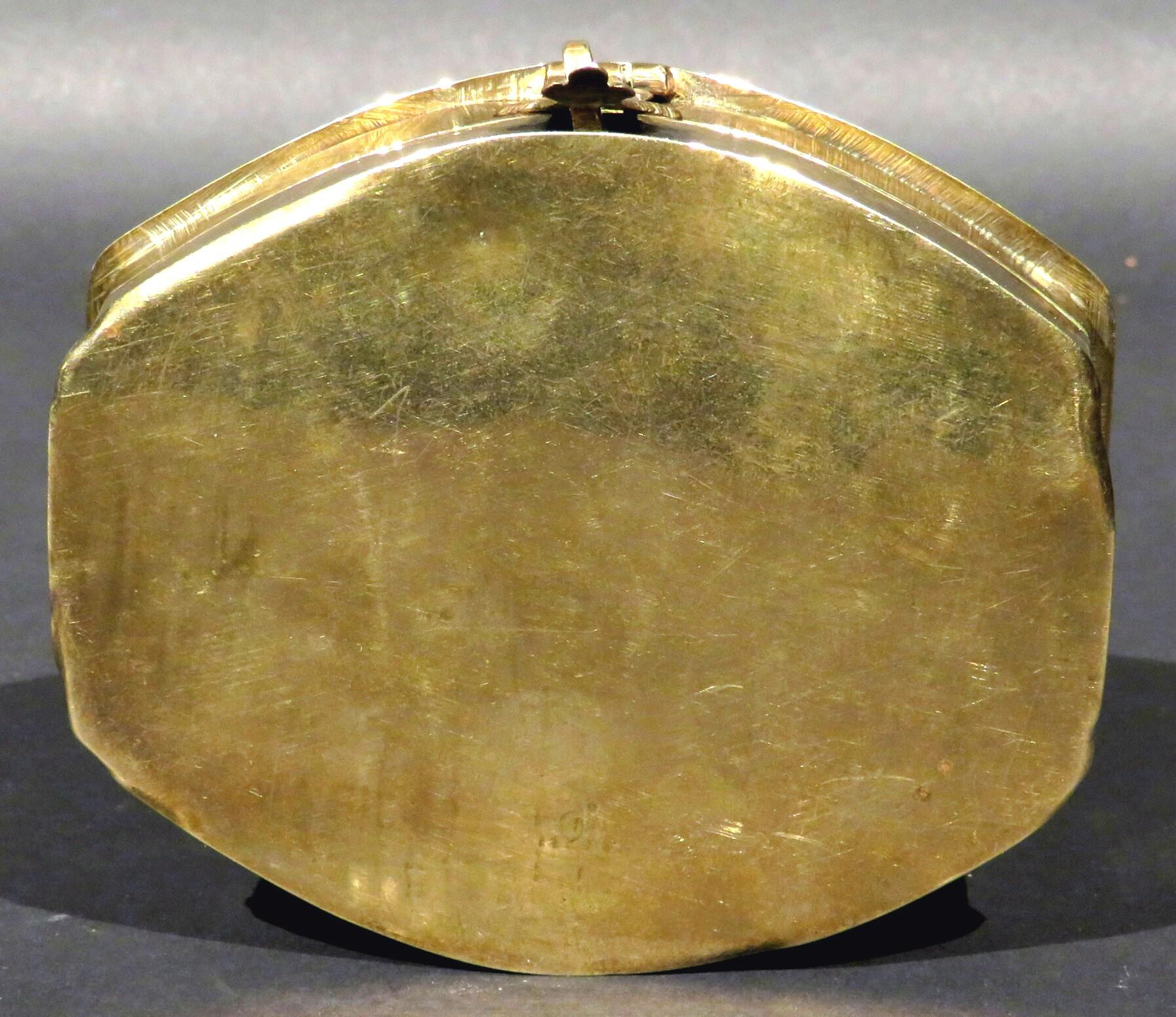 An Early 20th Century Brass Betel Box or Pandan, Probably Brunei Circa 1900  For Sale 2