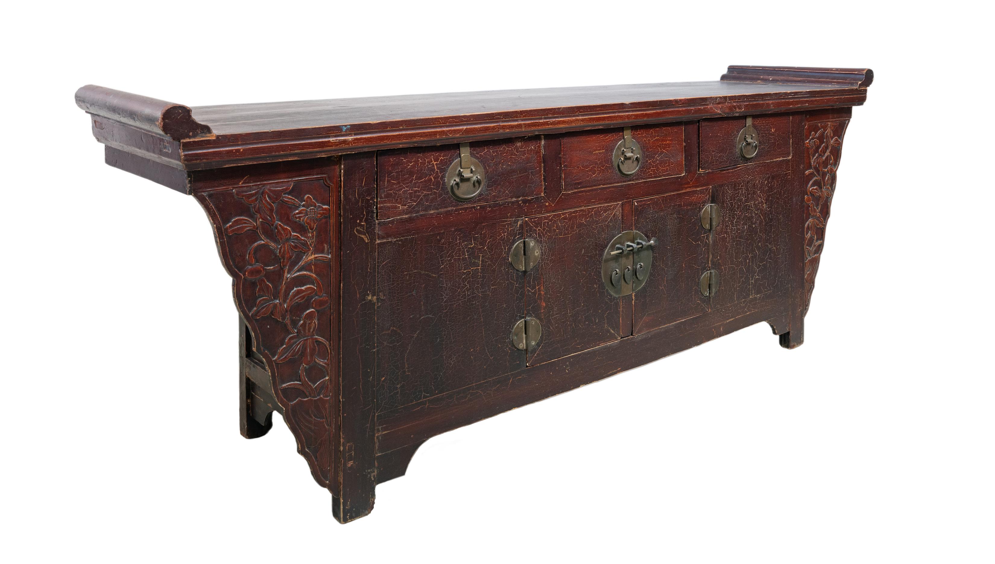 Qing Early 20th Century Chinese Coffer Sideboard with Everted Ends For Sale