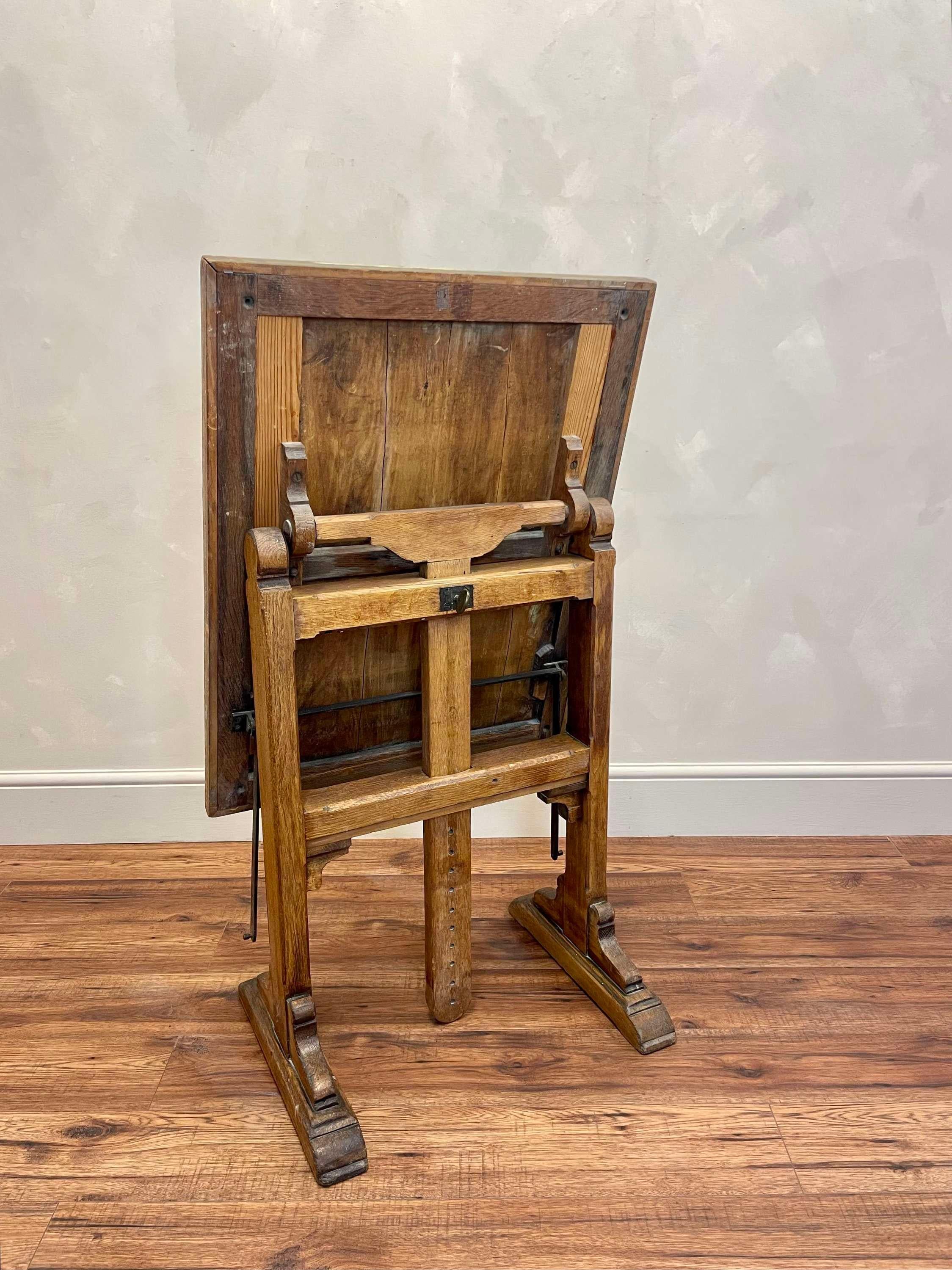 Early 20th Century English Oak Architect's/Artist's Easel For Sale 1