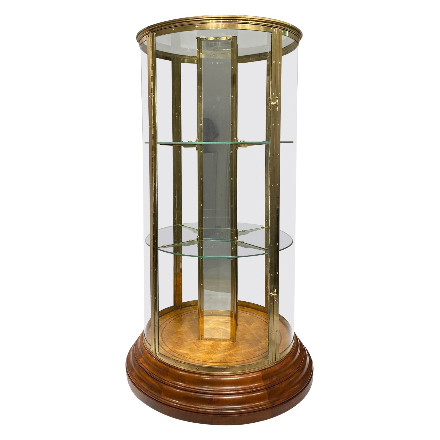 An early 20th century English round freestanding  display cabinet.