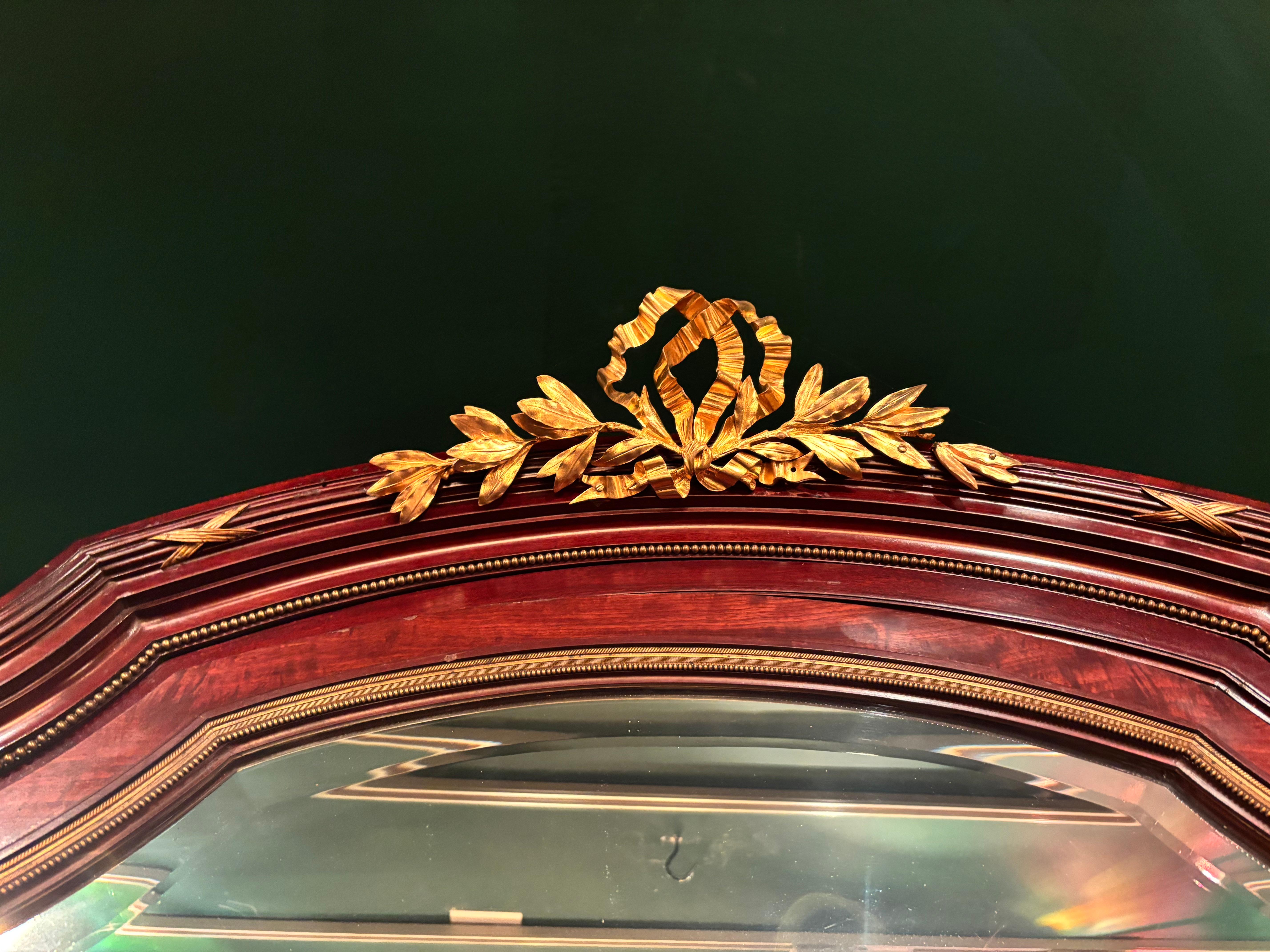 Grande armoire Belle Epoque de style F. Linke en acajou, miroir et bronze doré en vente 12