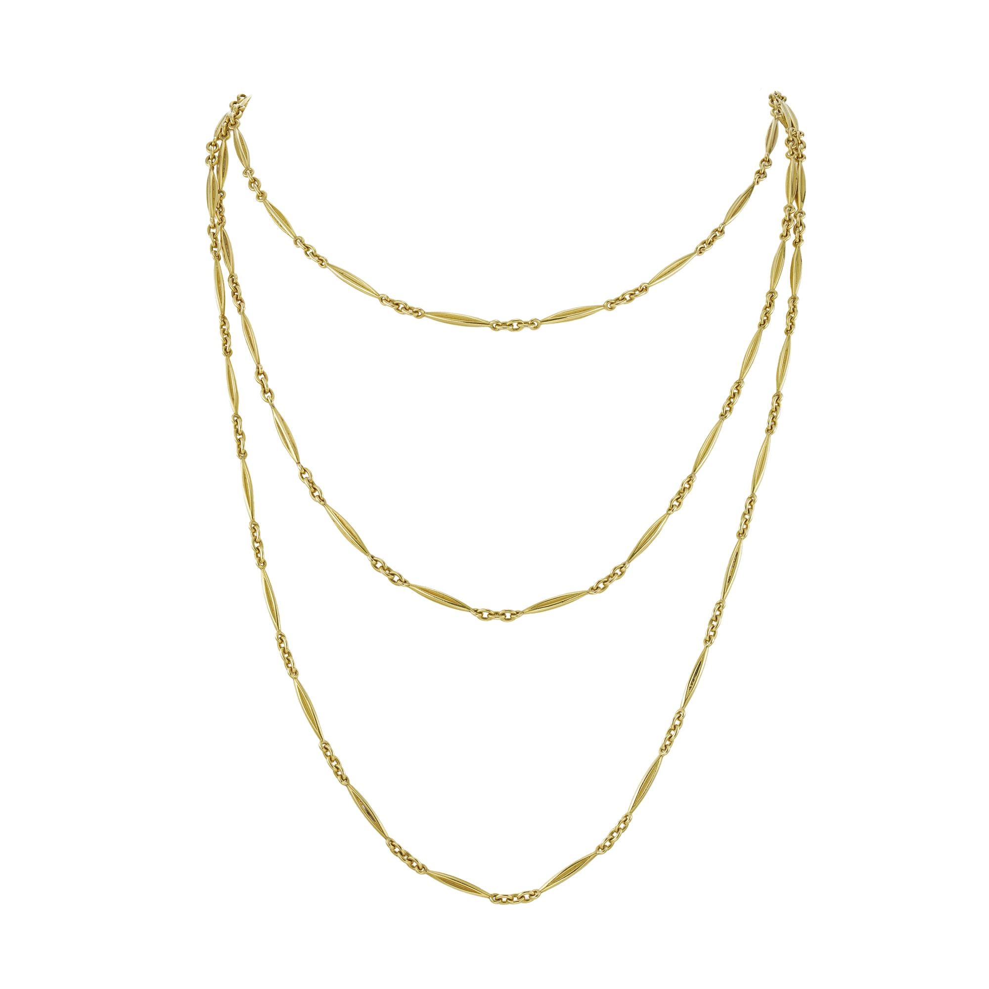 Belle Époque An early 20th century French gold chain/necklace For Sale