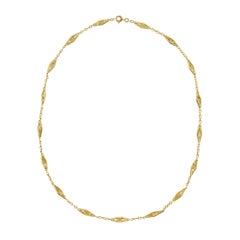 Eine französische Halskette aus dem frühen 20. Jahrhundert mit einer Kette aus ausgefallenen Goldgliedern